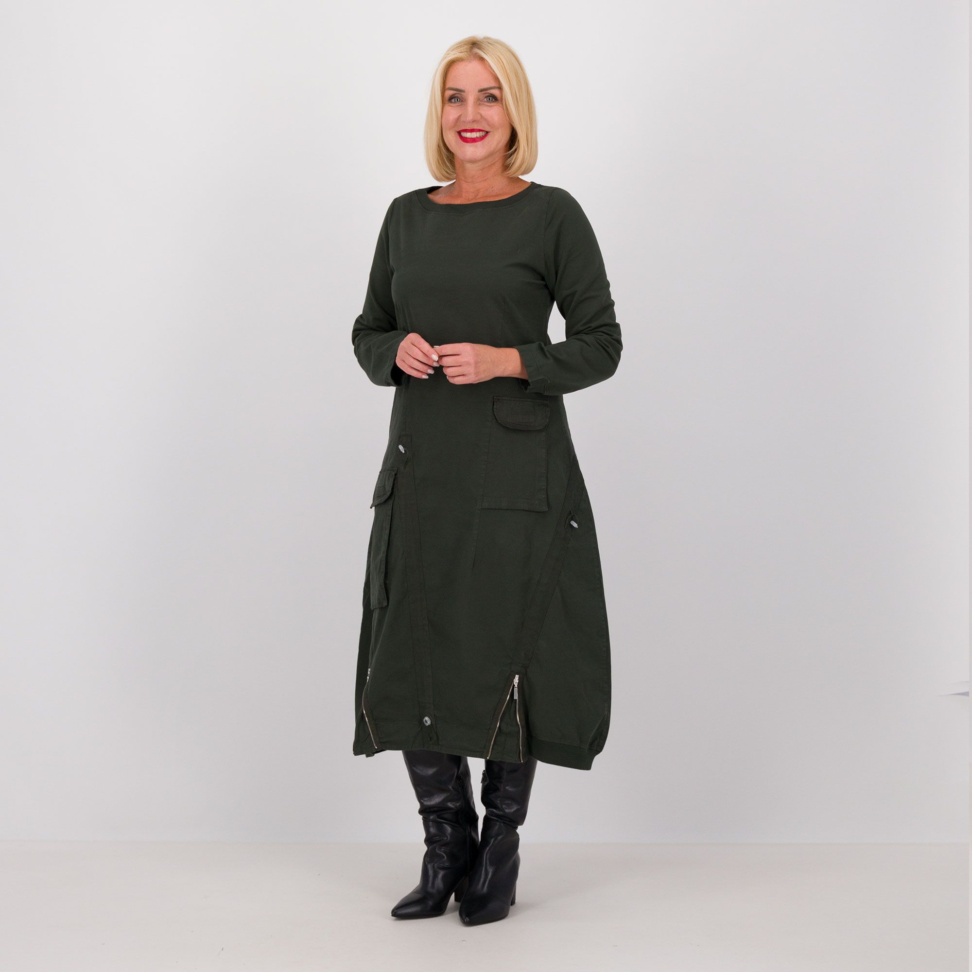 Colour Lab
Abito in gabardina
di cotone stretch
e felpa