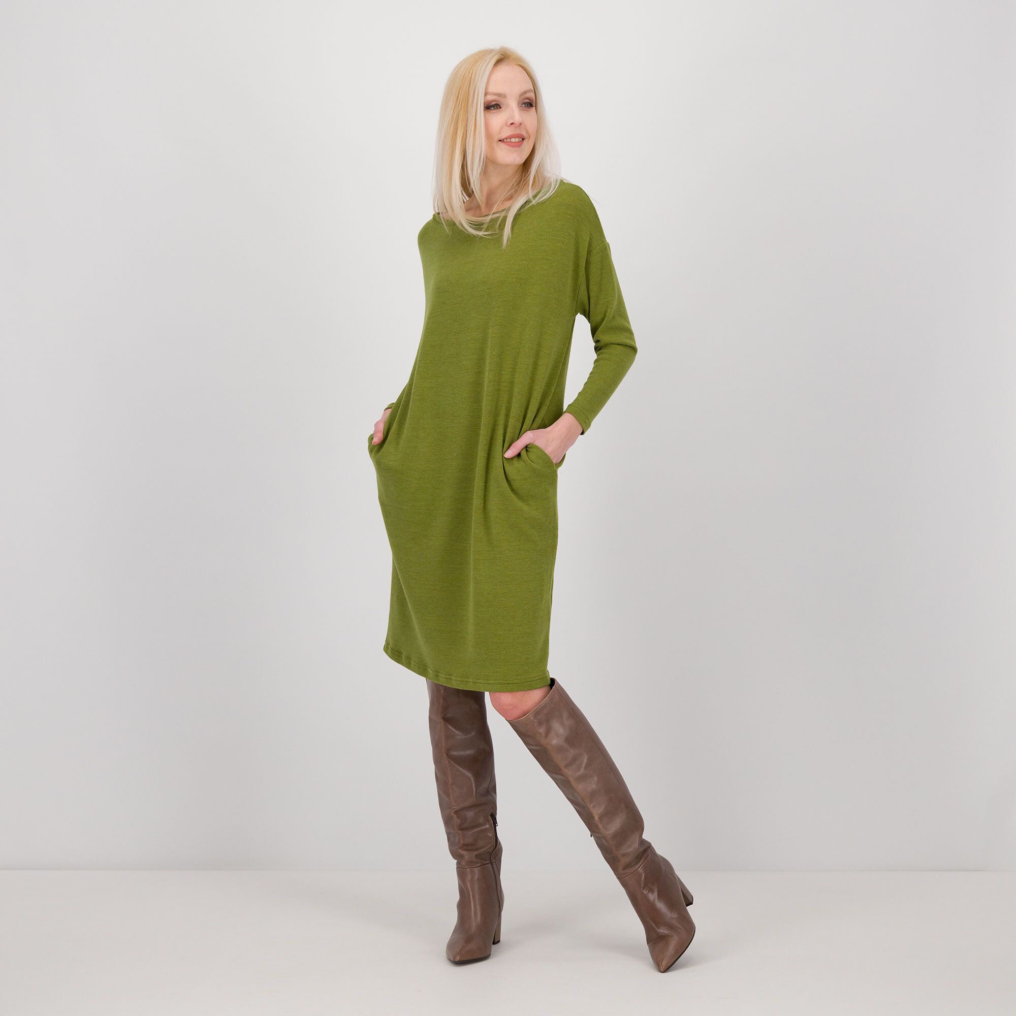 Caterina Lancini
Abito in maglia con
maniche lunghe e
scollo a barchetta