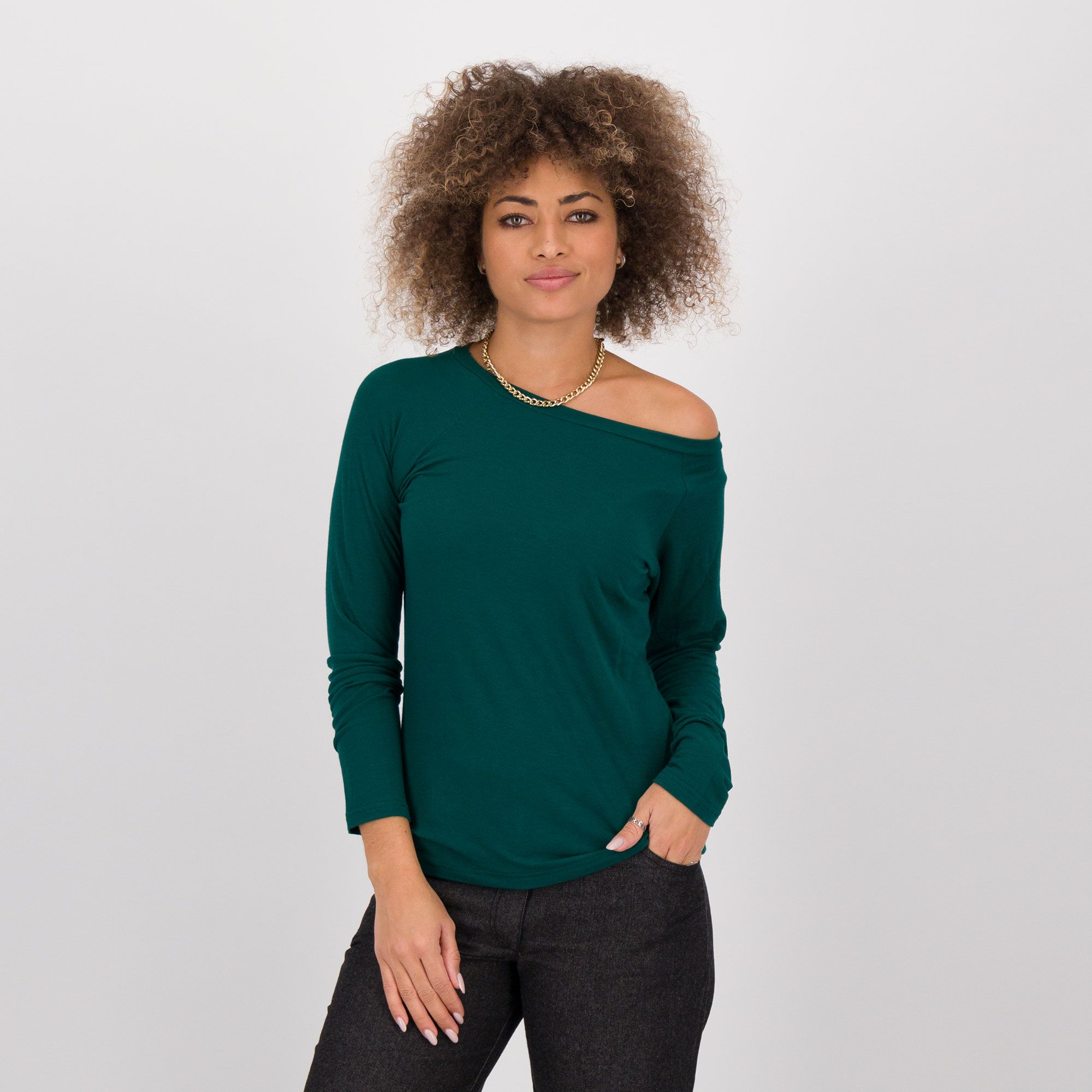 M’ama
Maglia basic
in misto viscosa
con scollo a barca