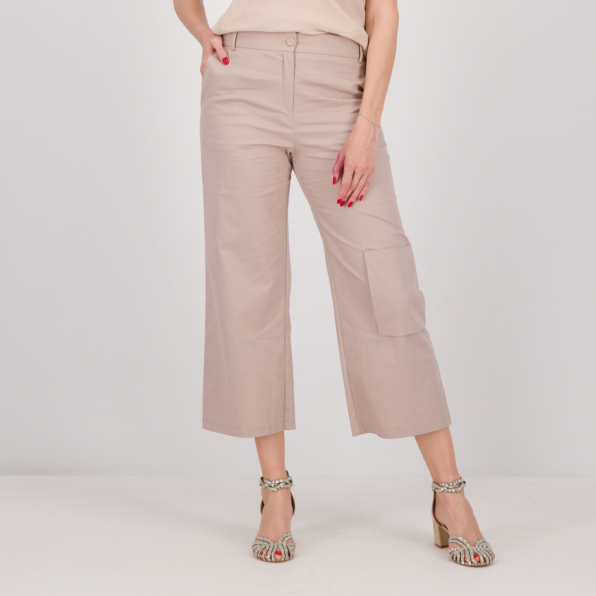 Caterina Lancini
Pantaloni cropped
con gamba
ampia