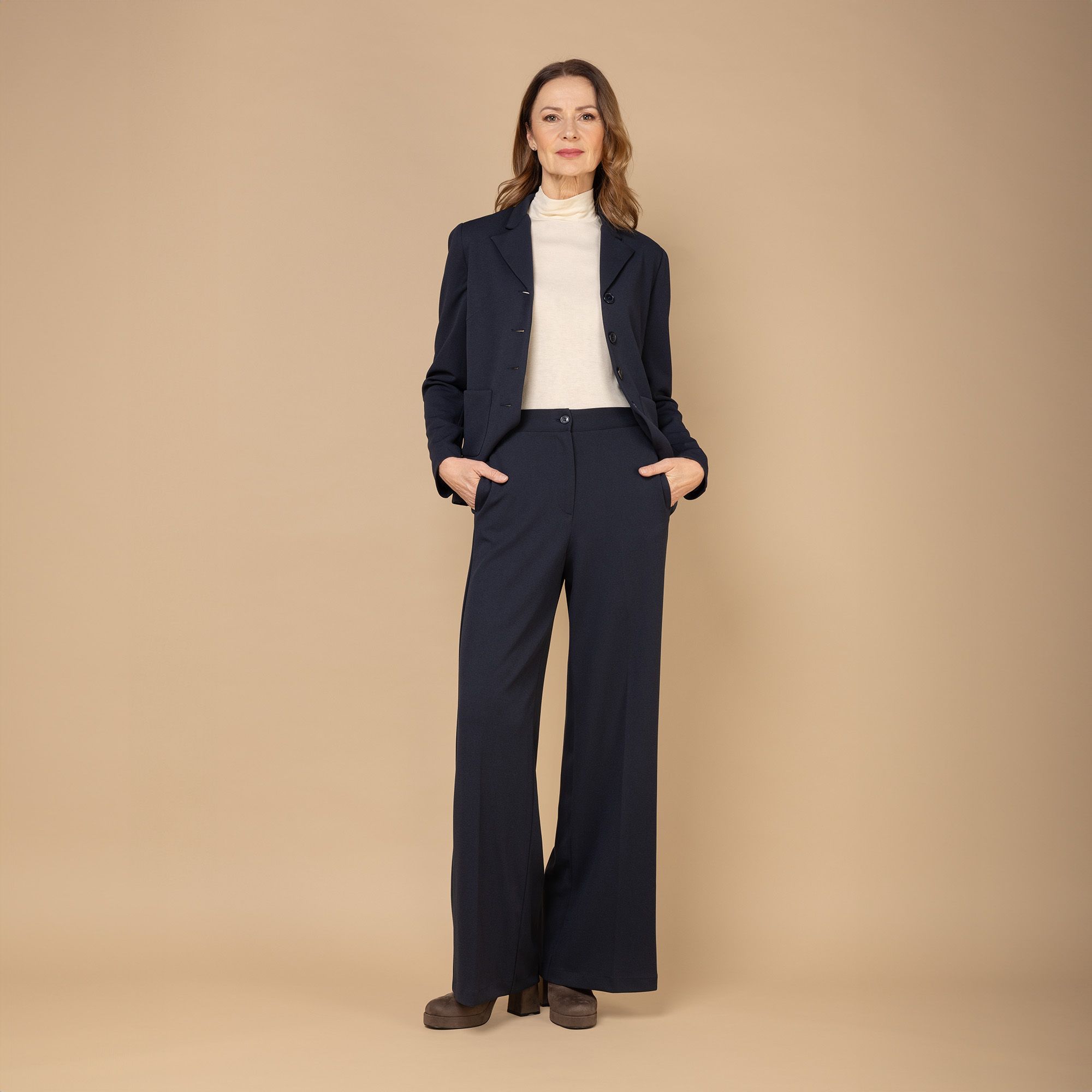 Caterina Lancini
Giacca in scuba crêpe
con tasche e bottoni