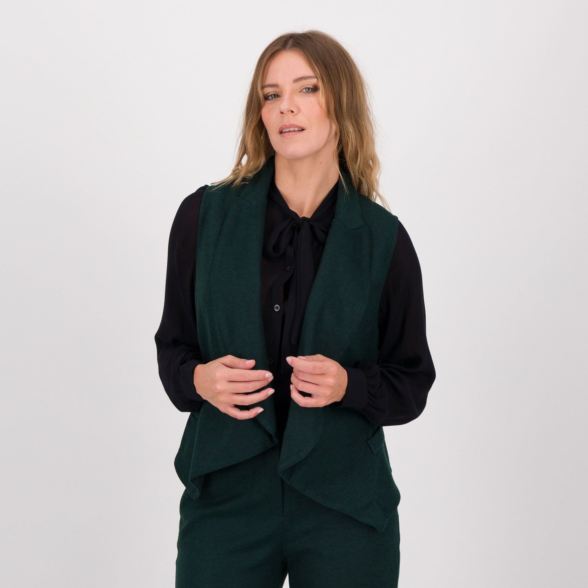 REBEKA ROSS
Gilet senza bottoni
in punto Milano
flanellato con rever