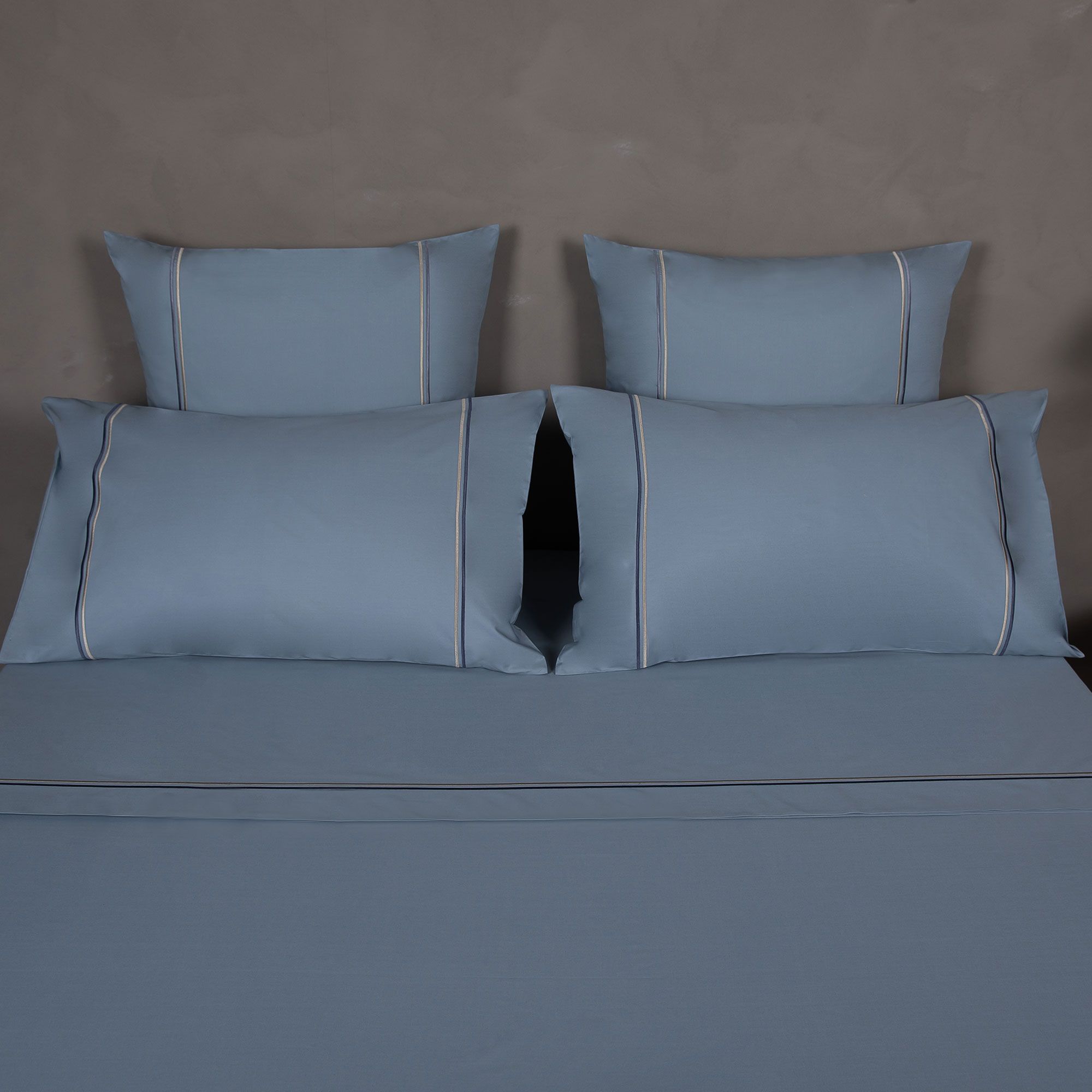 Ferò
Completo letto Aria
100% cotone percalle