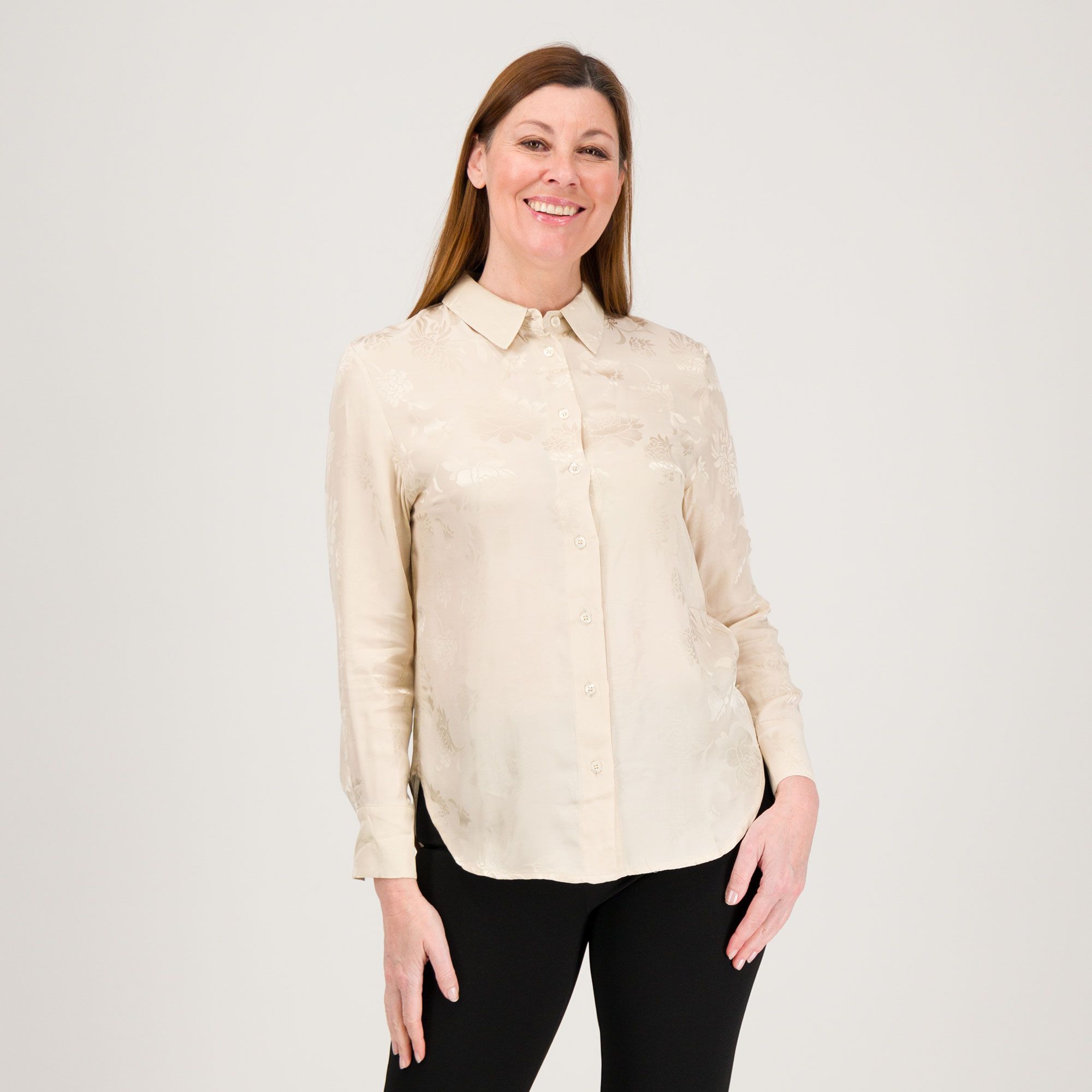 Mood Atelier
Camicia in raso
di viscosa tinto in
capo disegno jacquard