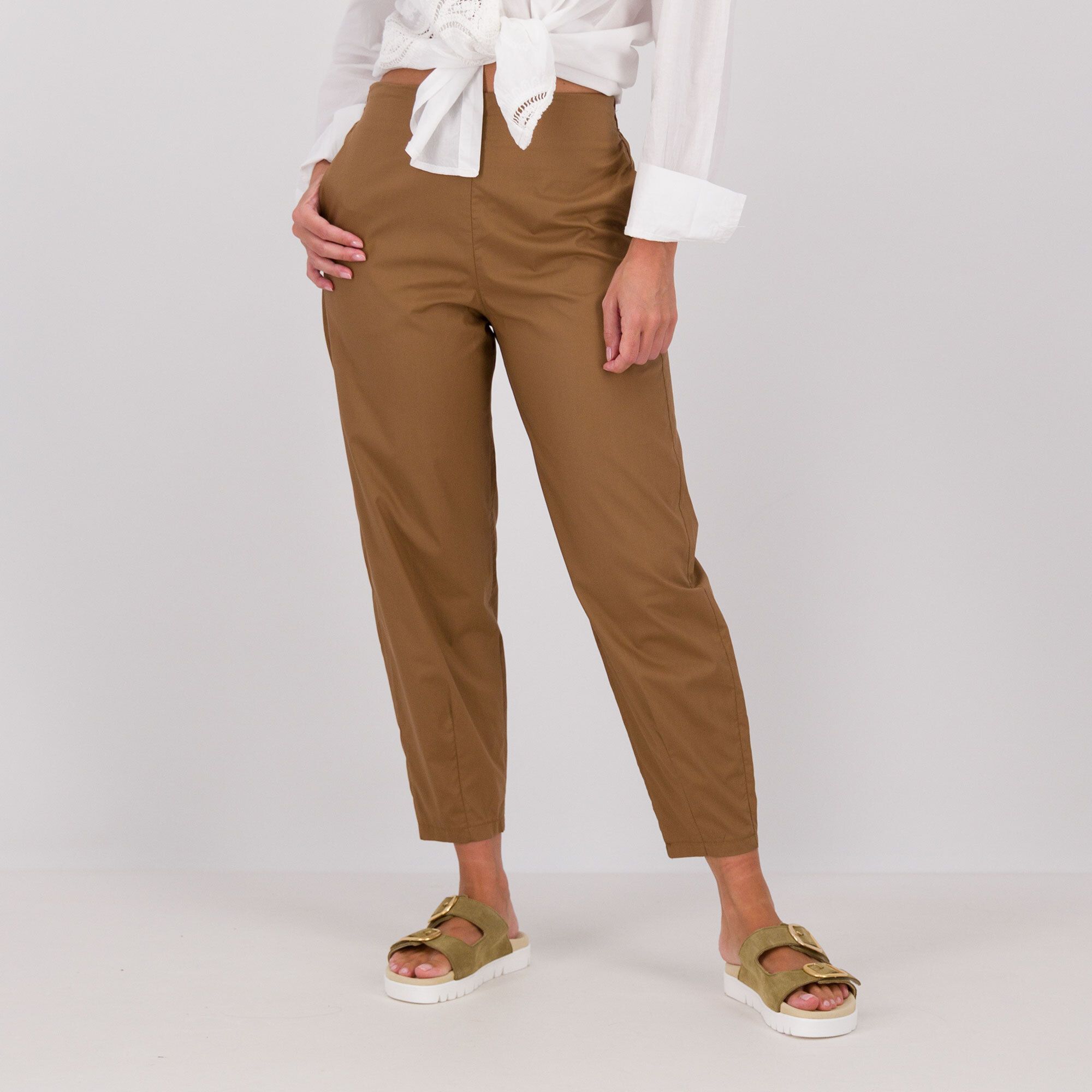 Enjoy
Pantaloni a carota
in tela con elastico
dietro