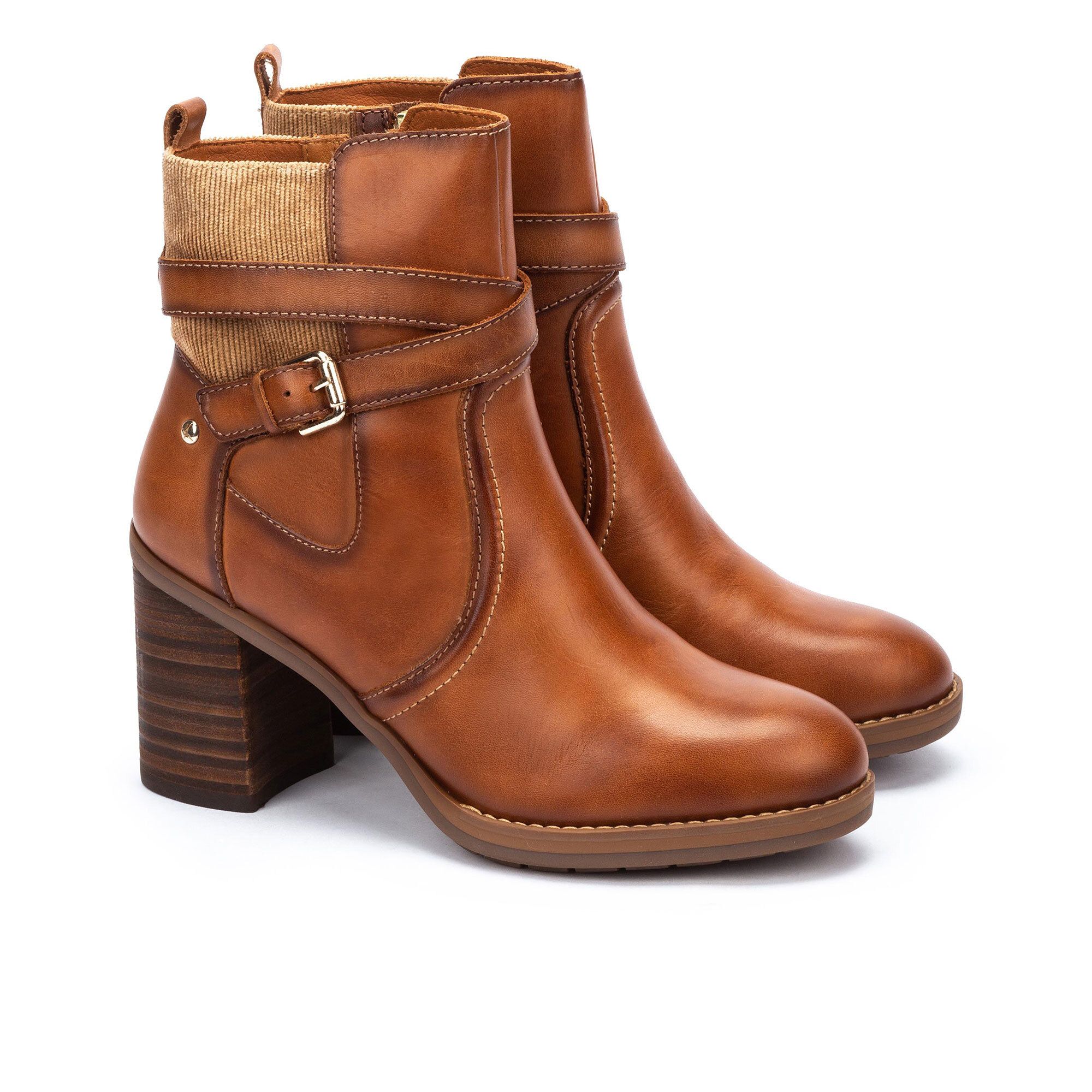 Pikolinos
Tronchetto in pelle
doppio cinturino zip
laterale tacco 8cm