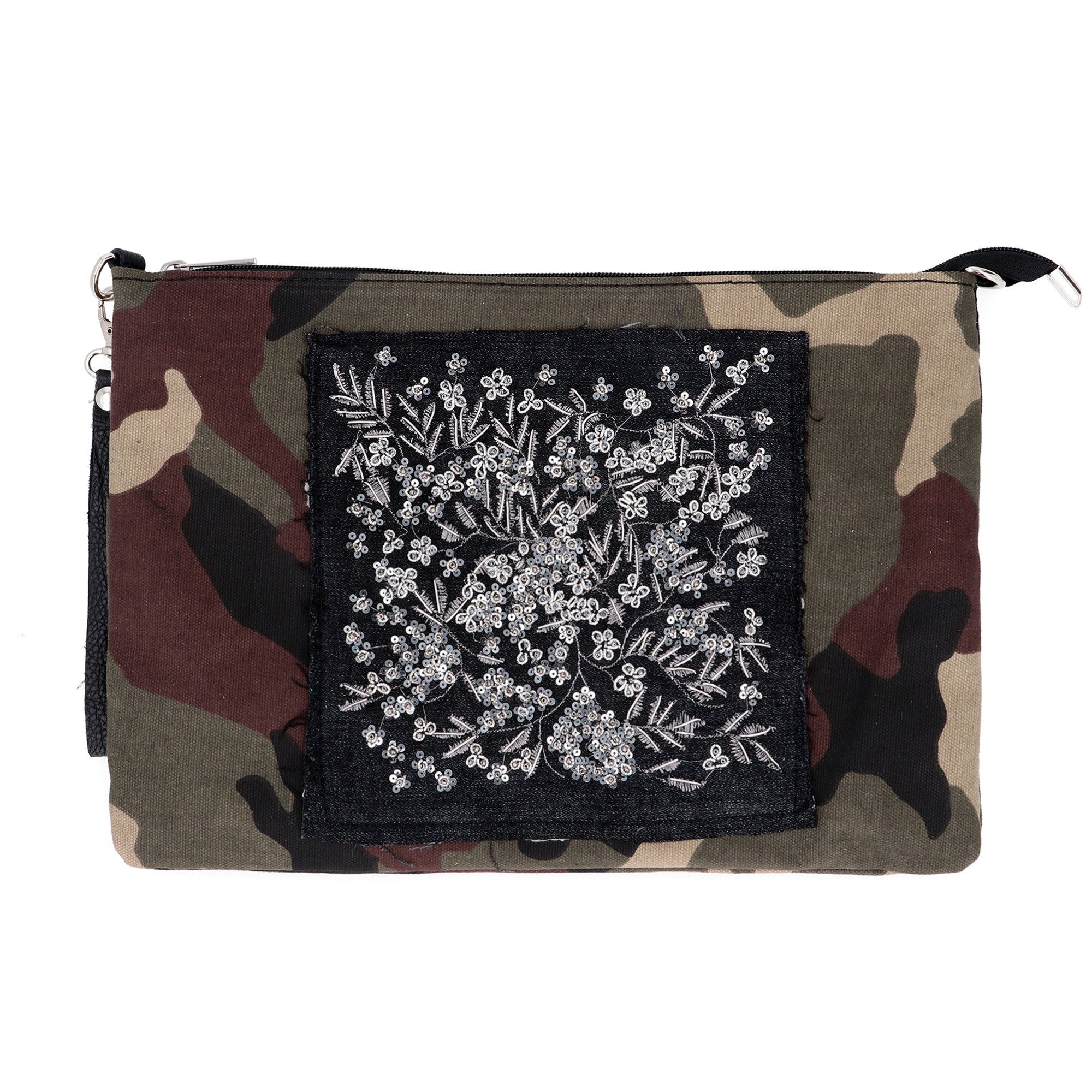 Stefano Ghilardi
Borsa a bustina 
in tessuto con 
ricamo e applicazioni