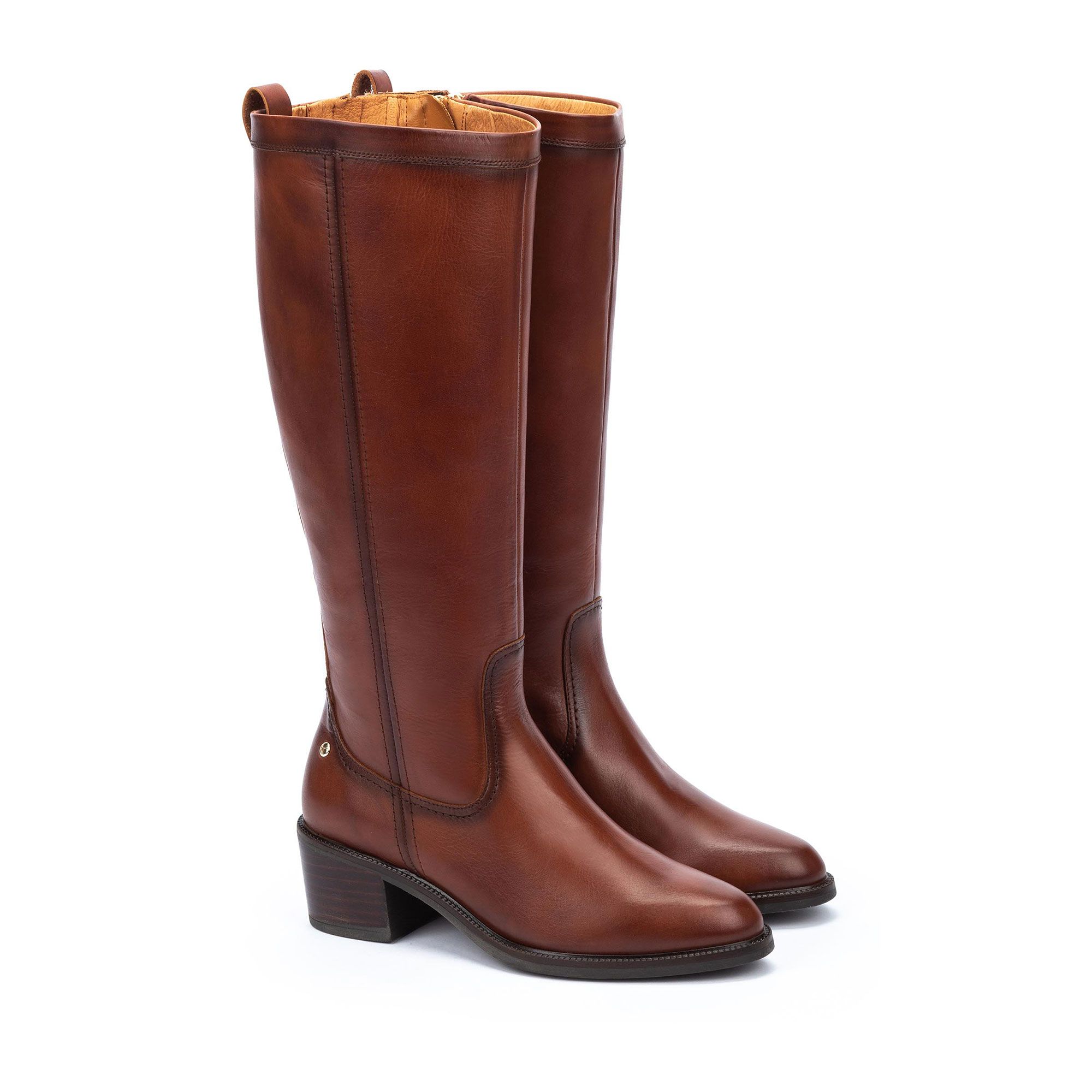 Pikolinos
Stivali in pelle
al ginocchio con zip
e tacco 5 cm