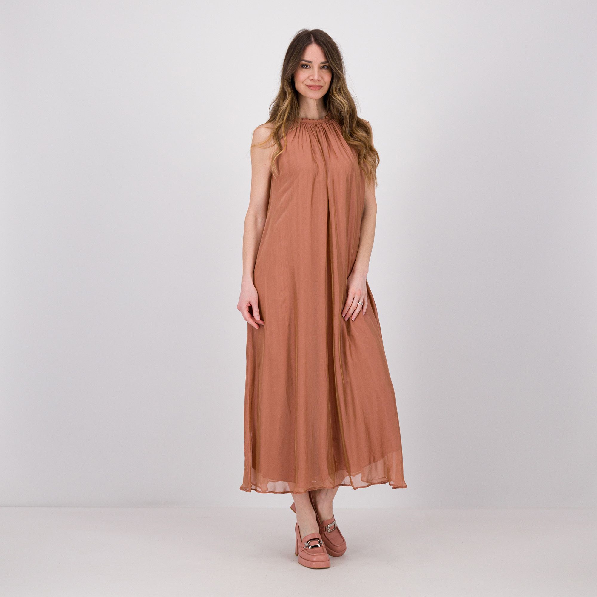PALAZZO MODA
Abito lungo smanicato
in chiffon con
fiocco