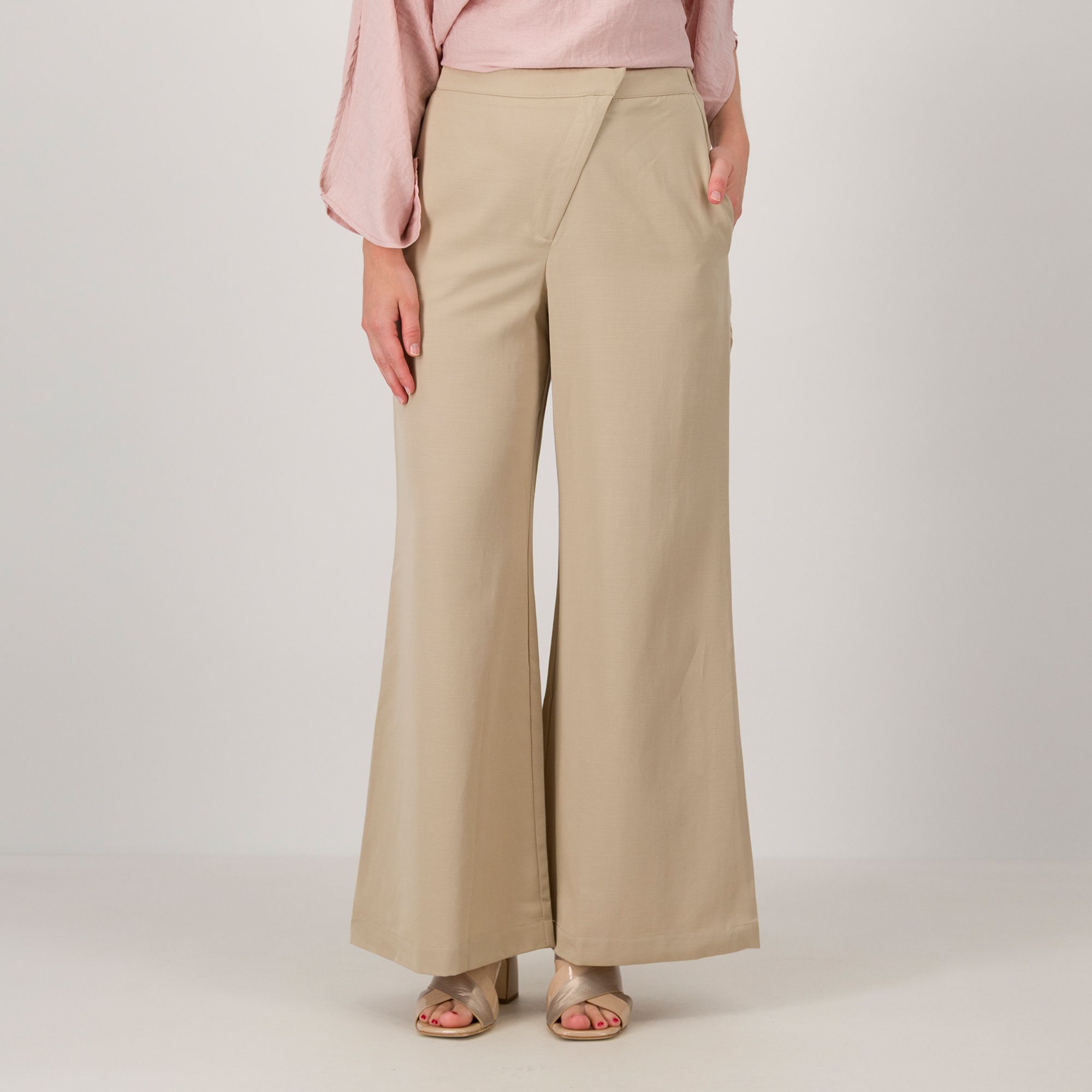 M’ama
Pantaloni ampi
in twill di lyocell e
cotone con gancio