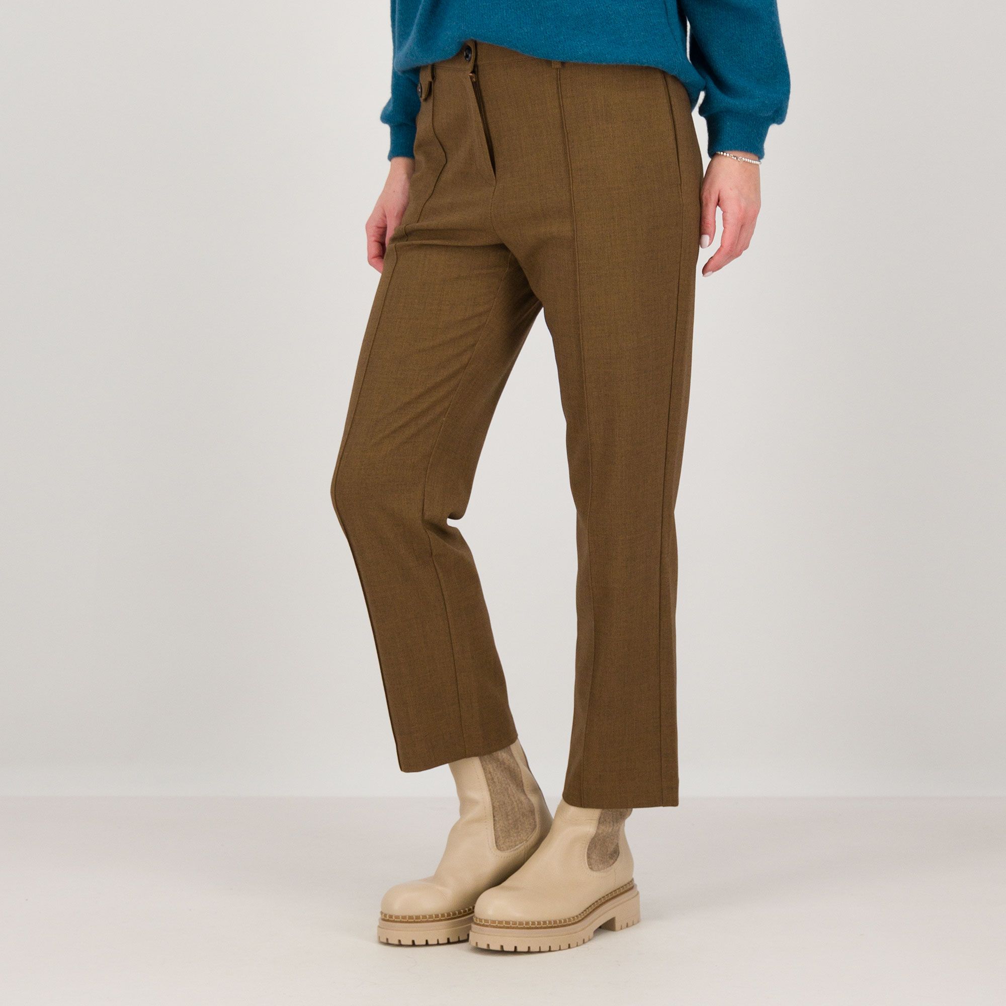 Olly Doo
Pantaloni
in poliviscosa
linea sigaretta