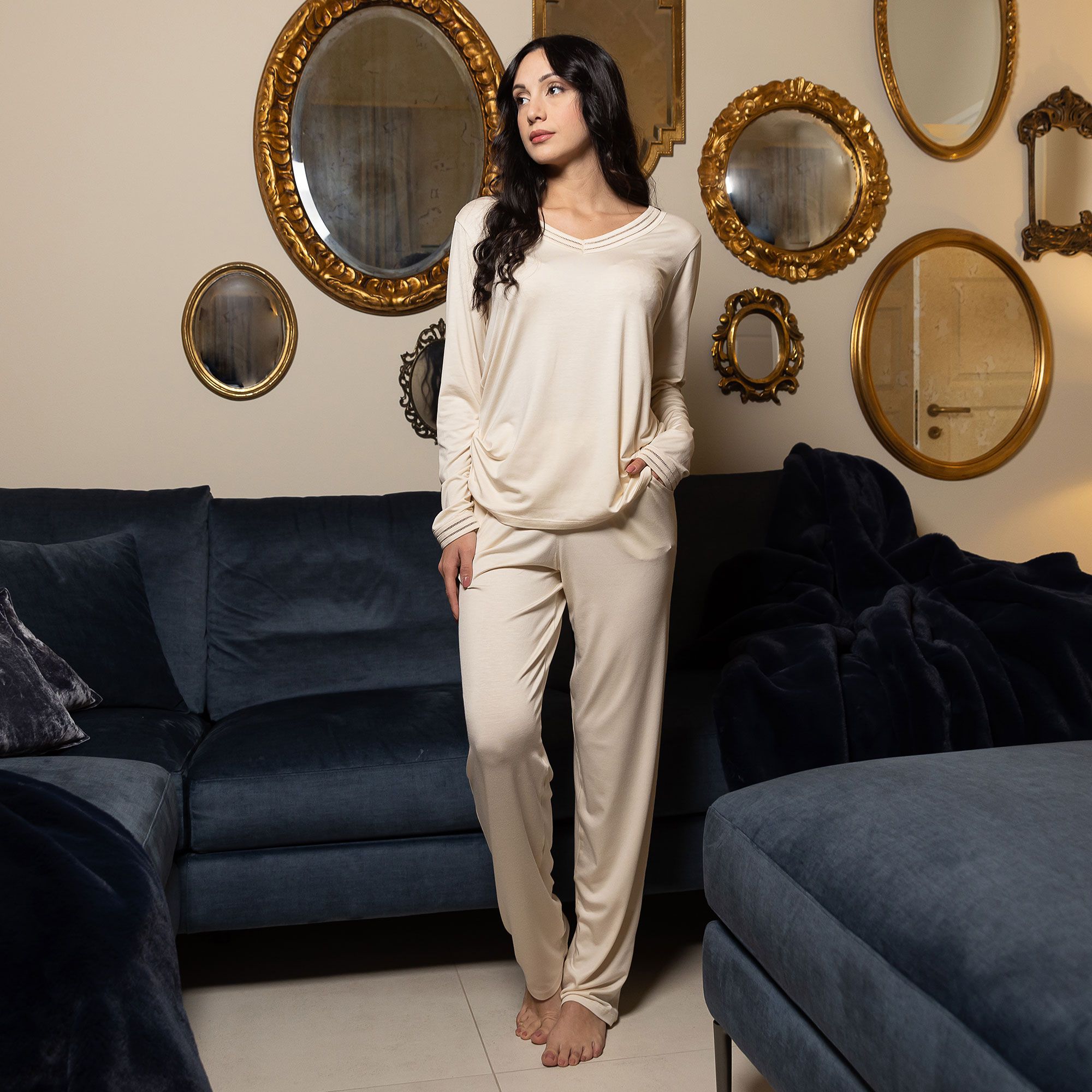 Ferò
Pigiama a maniche
lunghe con inserto
in pizzo