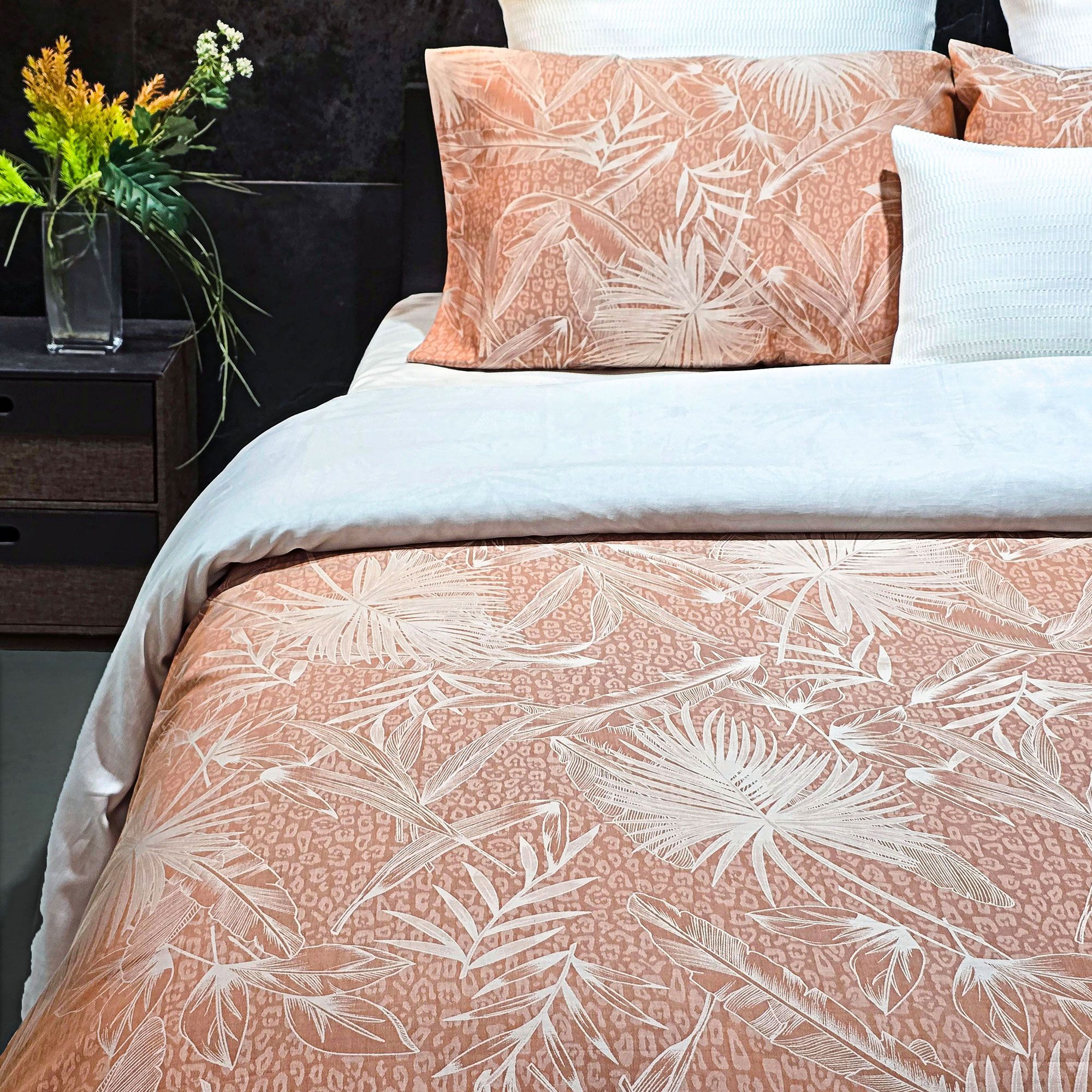 Northern Nights
Parure copripiumino
matrimoniale in raso 
di cotone Giza