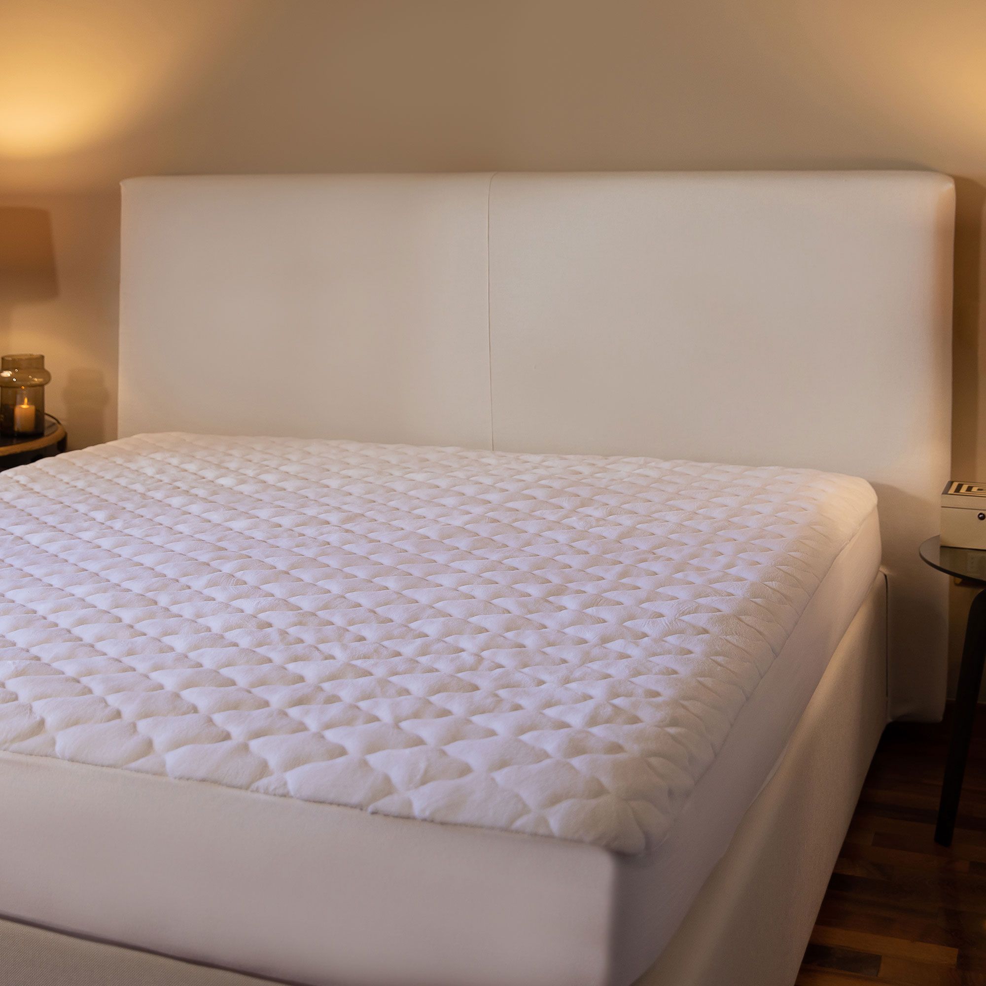 Ferò
Coprimaterasso
in plush imbottito
e trapuntato