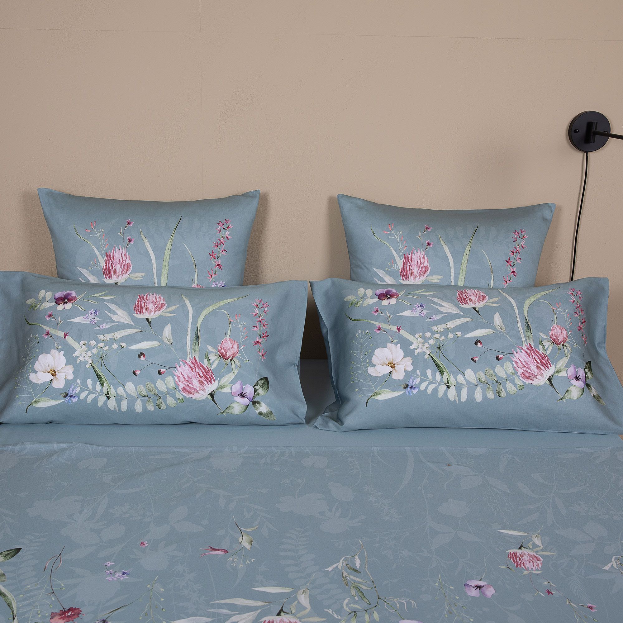 Ferò
Coppia di federe
arredo Fiori e Favole
 in cotone 300TC