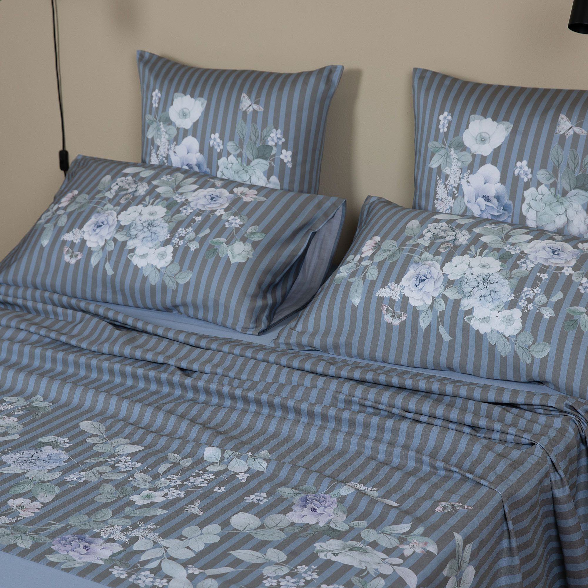 Ferò
Completo letto
matrimoniale Fiori e
Favole in raso 300TC