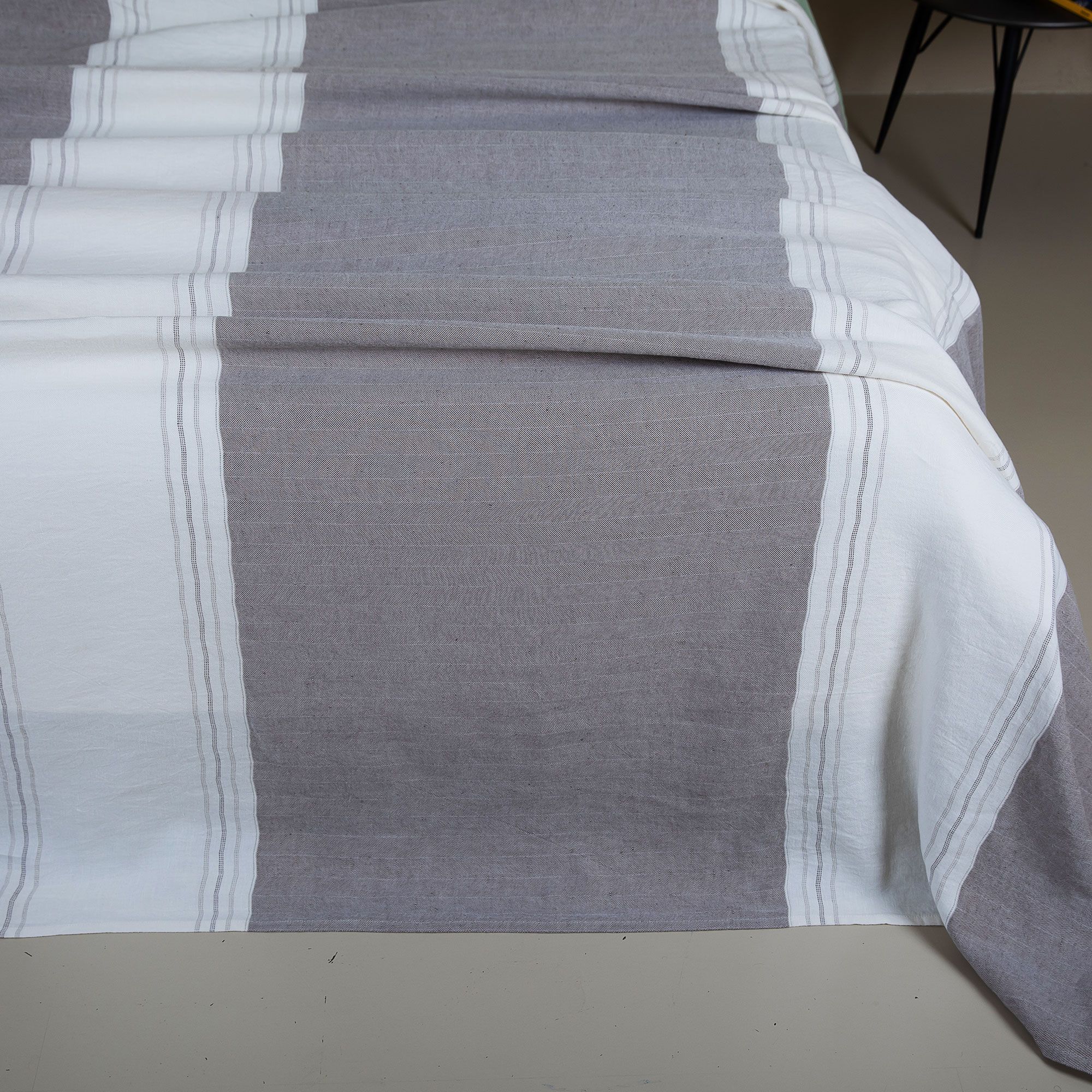 Ferò
Copriletto Gallipoli
in misto cotone/lino
garment wash