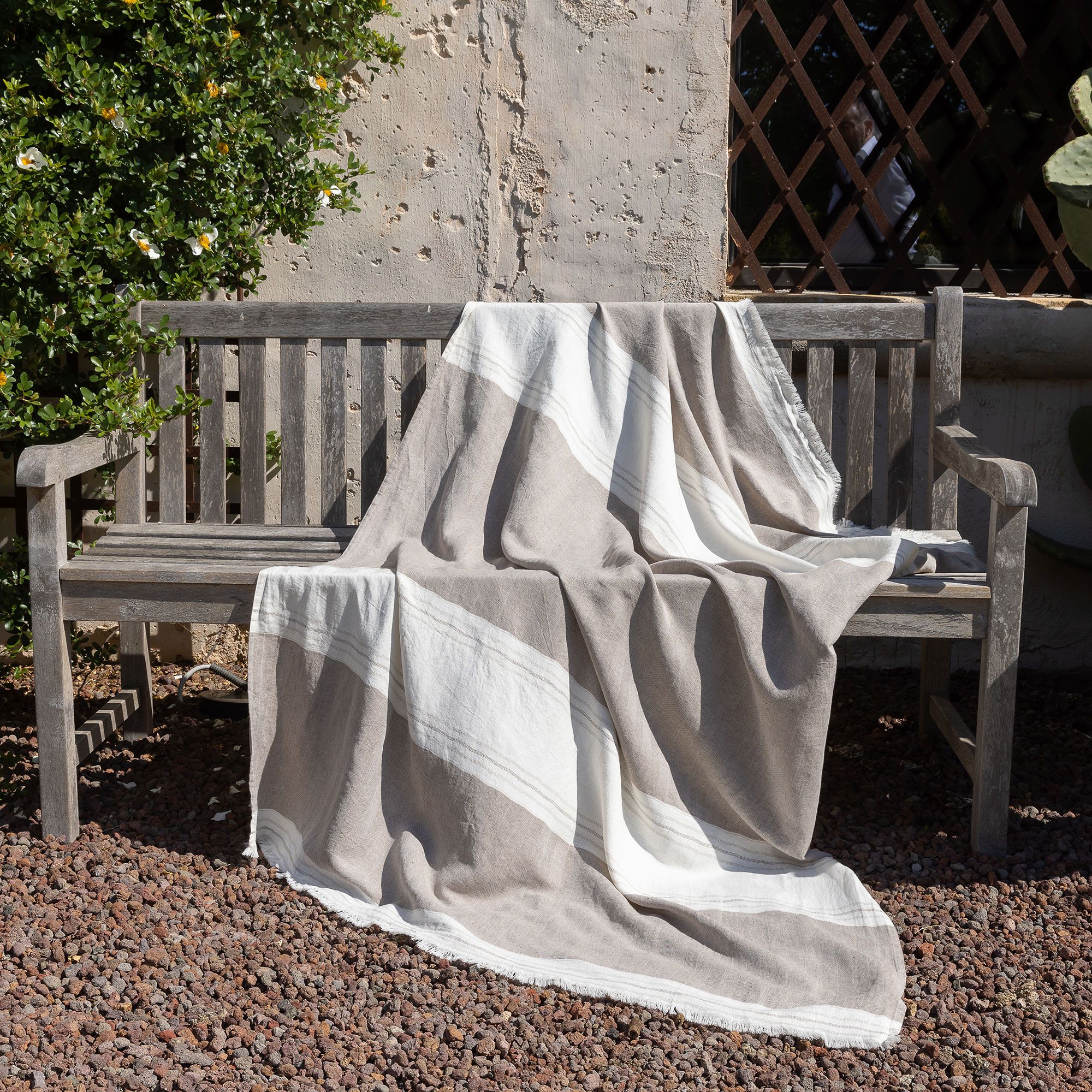 Ferò
Plaid Gallipoli
in misto lino
garment wash