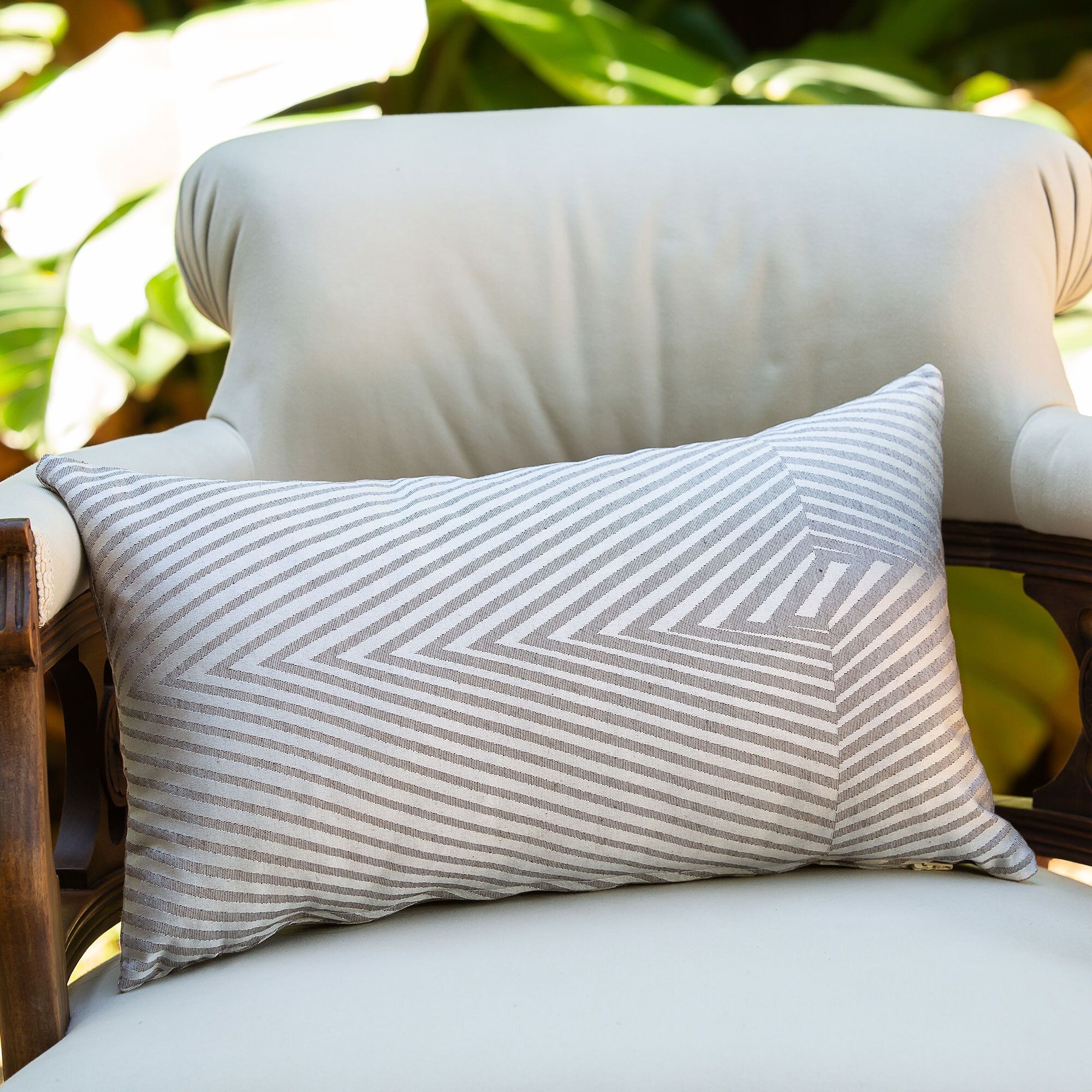 Ferò
Elite Cuscino arredo
con disegno jacquard
con seta 30x50cm
Made in Italy