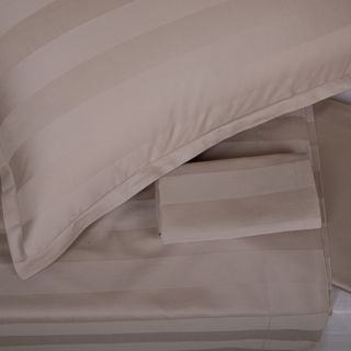 Ferò
Completo letto
Andromeda in raso
a righe 300TC