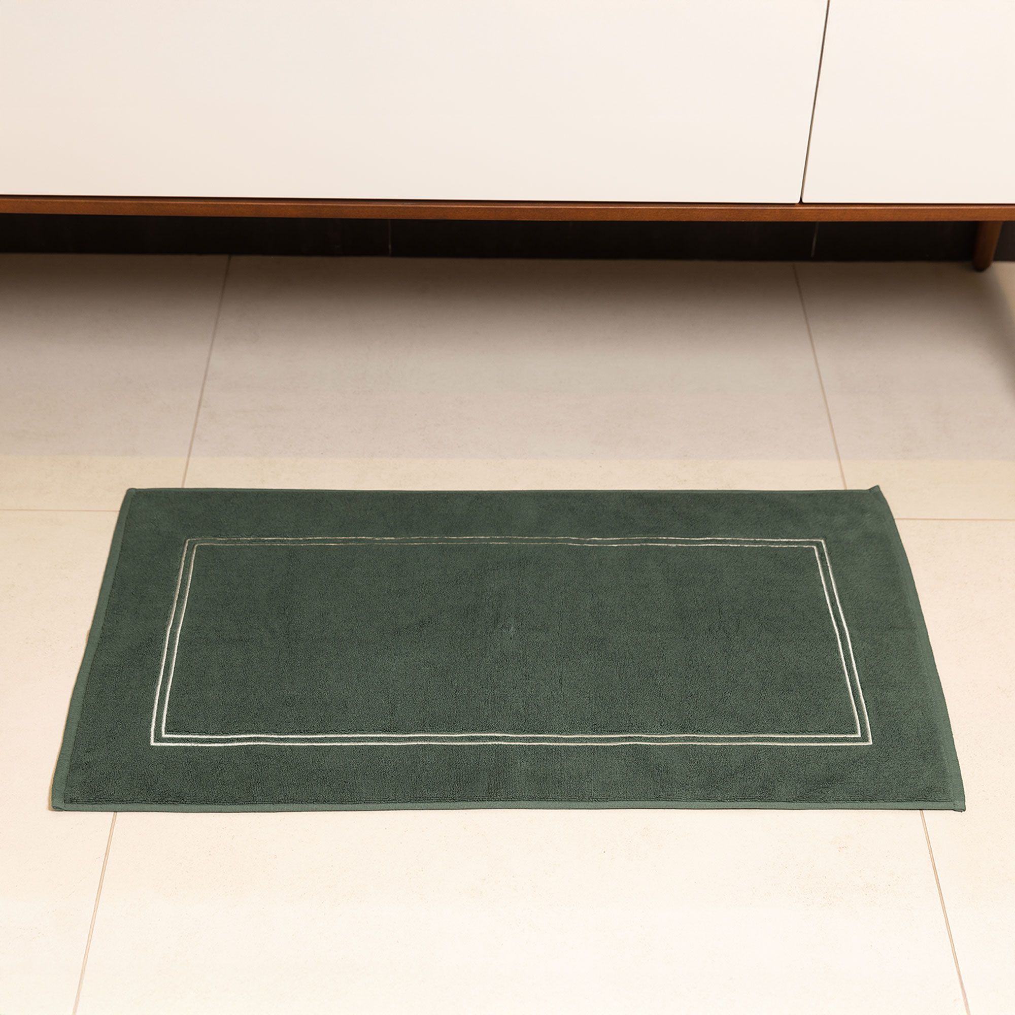 Ferò
Tappeto bagno Incanto
in cotone low twist
900 gsm