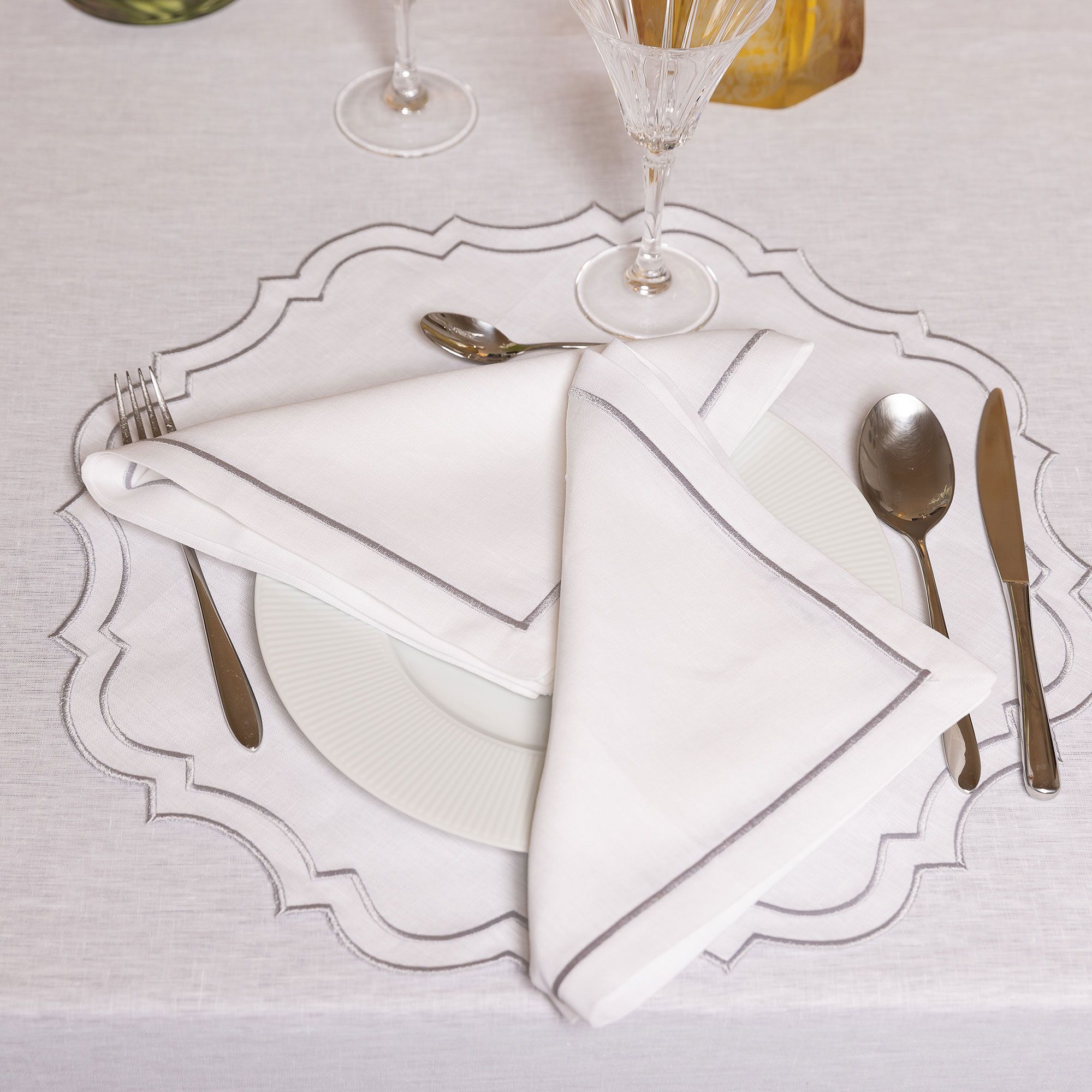 Ferò
Set 2 tovaglioli
in puro lino con
singolo bourdon