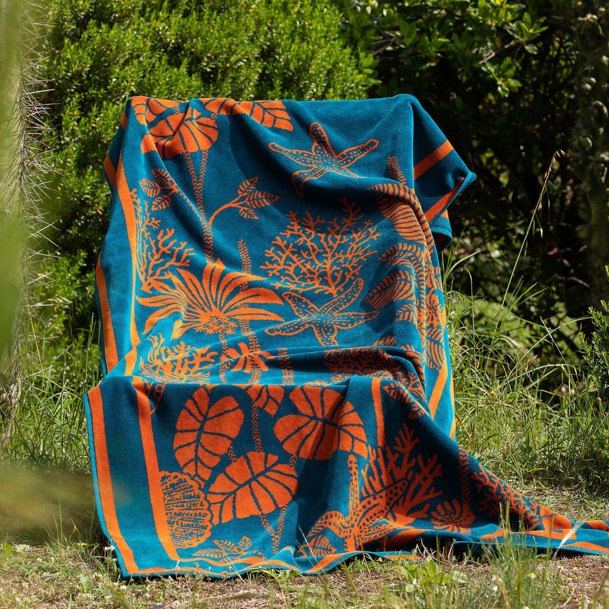 Ferò
Telo mare Palmarola
in cotone jacquard
cimato doppio ritorto