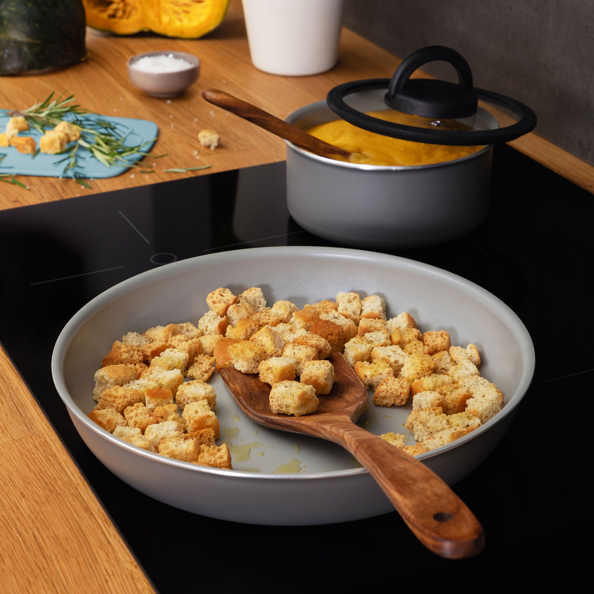 Moneta Melodia
Batteria con padella,
2 coperchi, 2 manici,
2 casseruole,1 wok