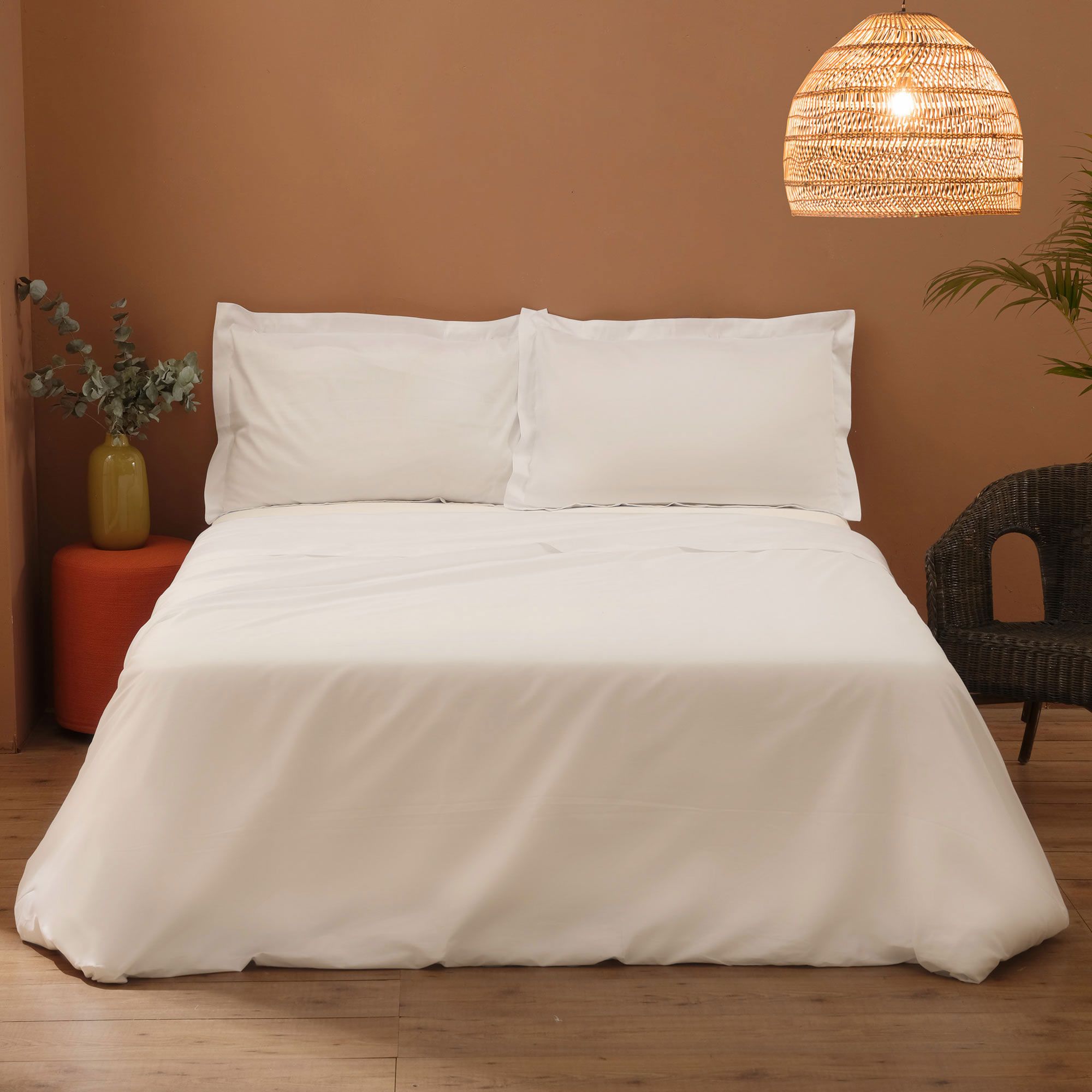 Biancoperla
Denise completo letto
matrimoniale in raso
di cotone 300 TC