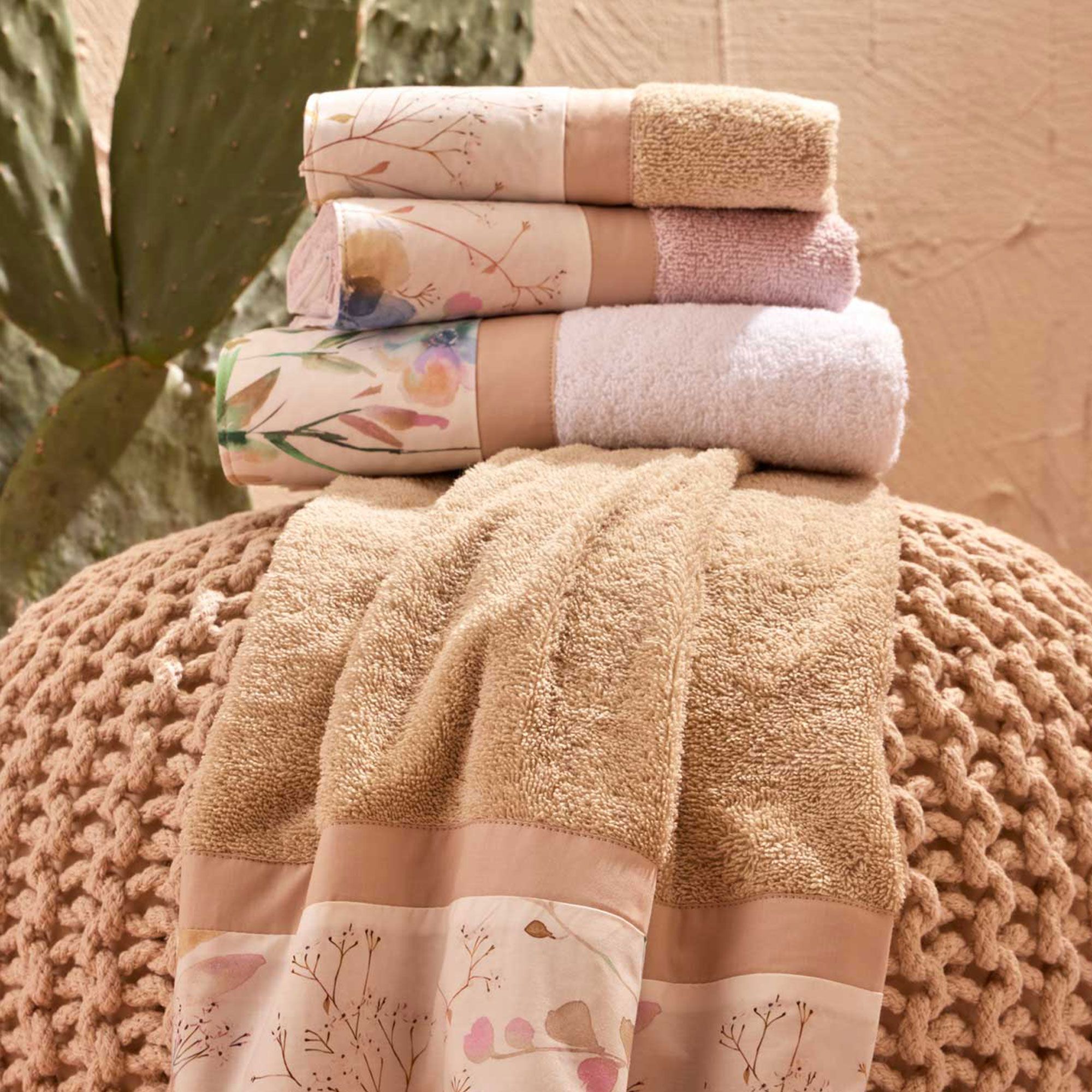 Biancoperla
Set 4 asciugamani
viso e ospite
linea Flores