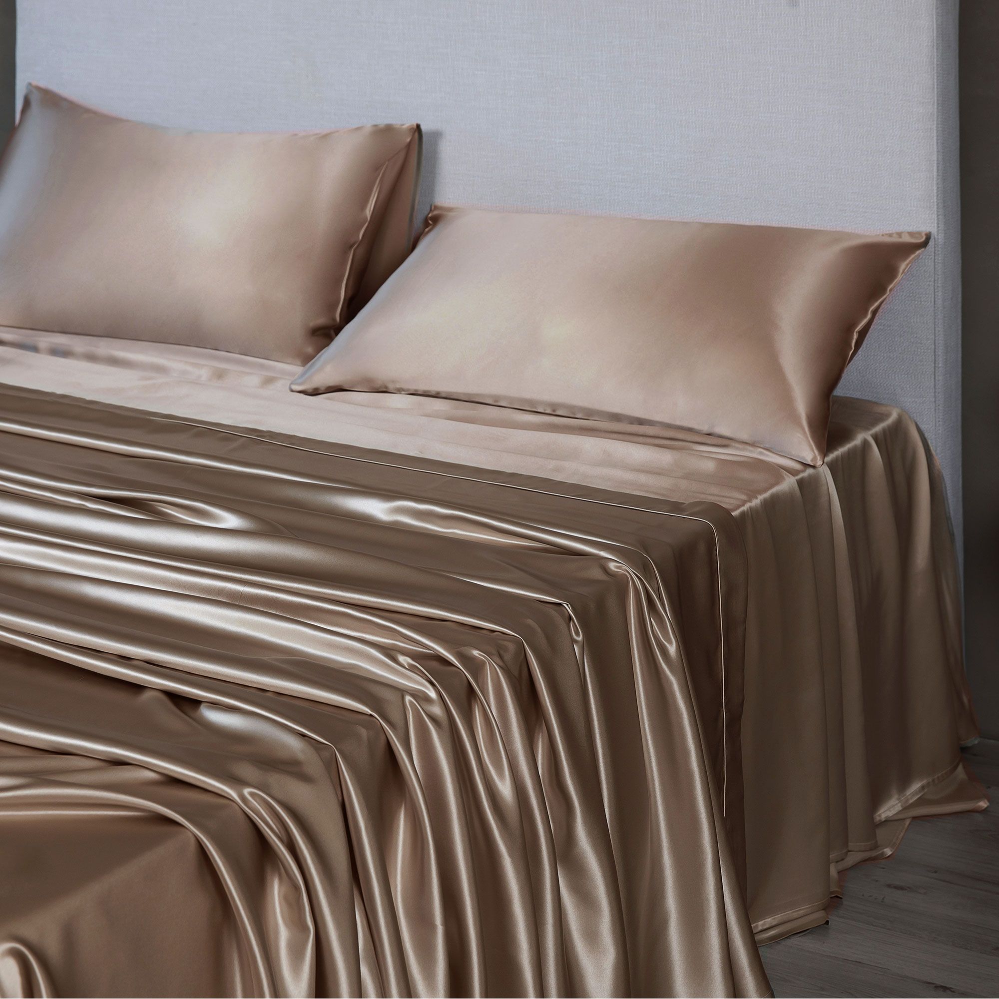 Ferò
Completo letto
matrimanoniale
in seta
