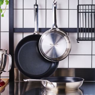 KitchenAid
Set di due padelle
antiaderenti acciaio
diam. 20 e 28cm