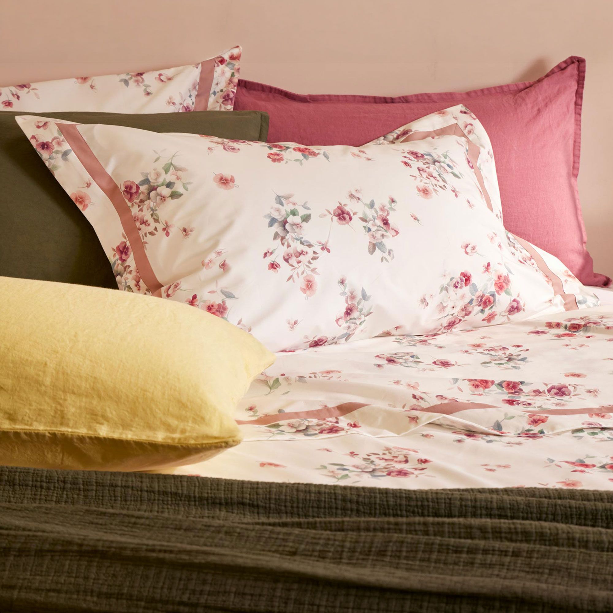 Biancoperla
Completo letto
Bouquet in percalle
200 TC matrimoniale