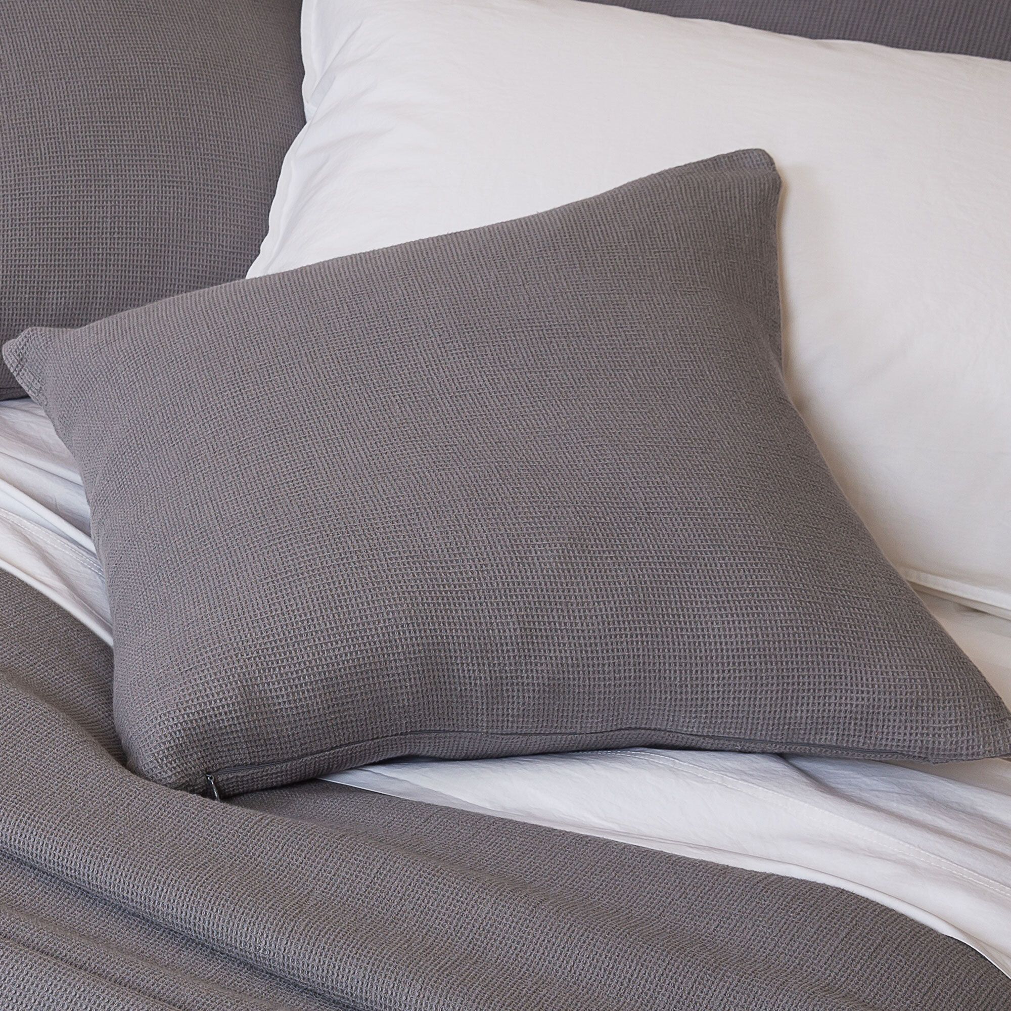 Ferò
Eterea Federa Arredo
in lino e cotone
micro nido d'ape
45x45cm