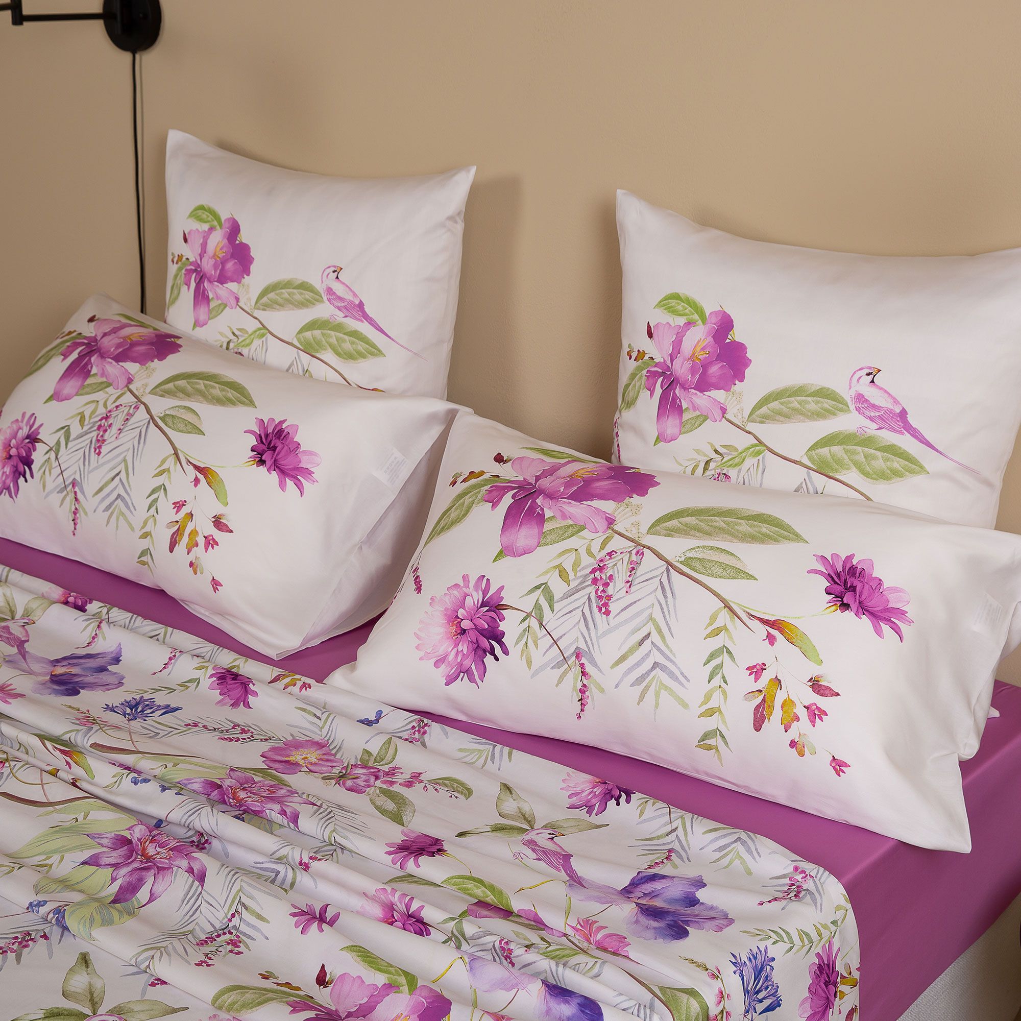 Ferò
Completo letto
matrimoniale a fiori
in raso di cotone