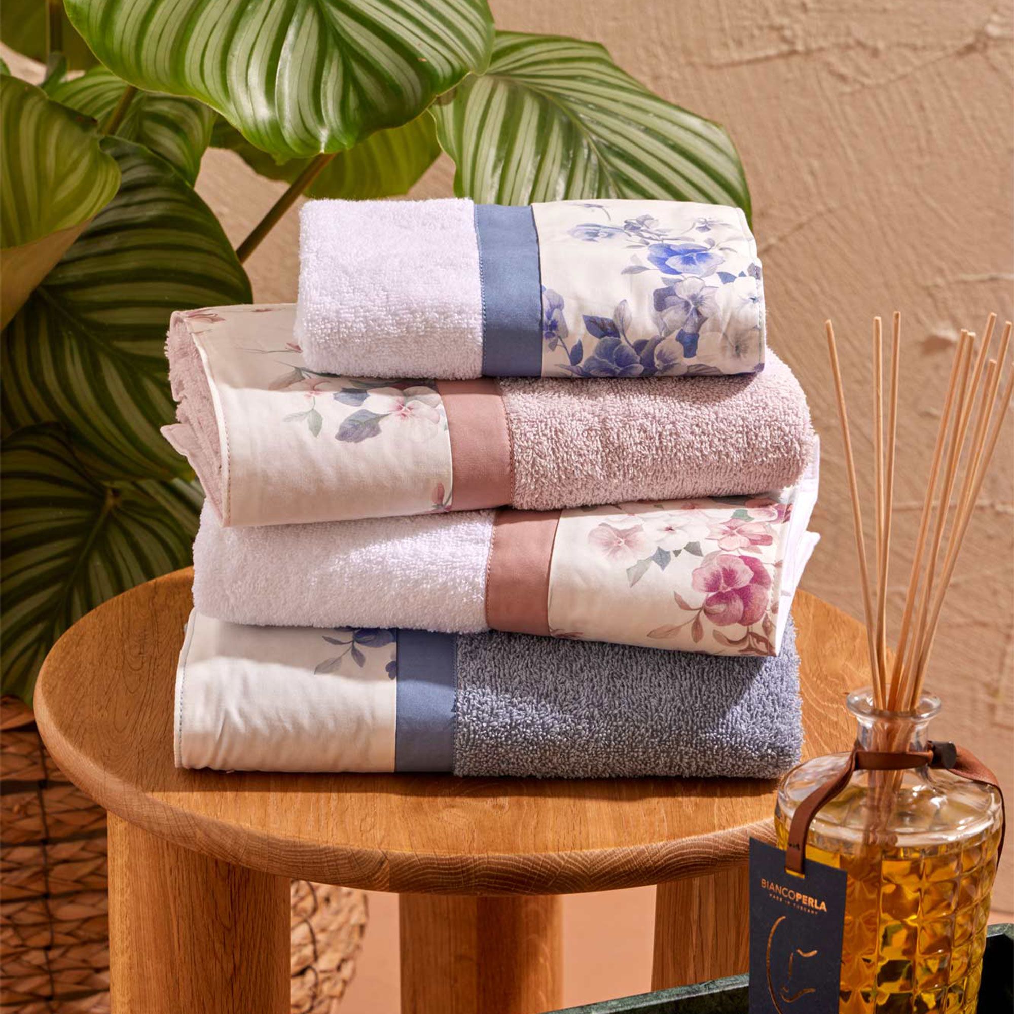 Biancoperla
Set 4 asciugamani
viso e ospite in
cotone