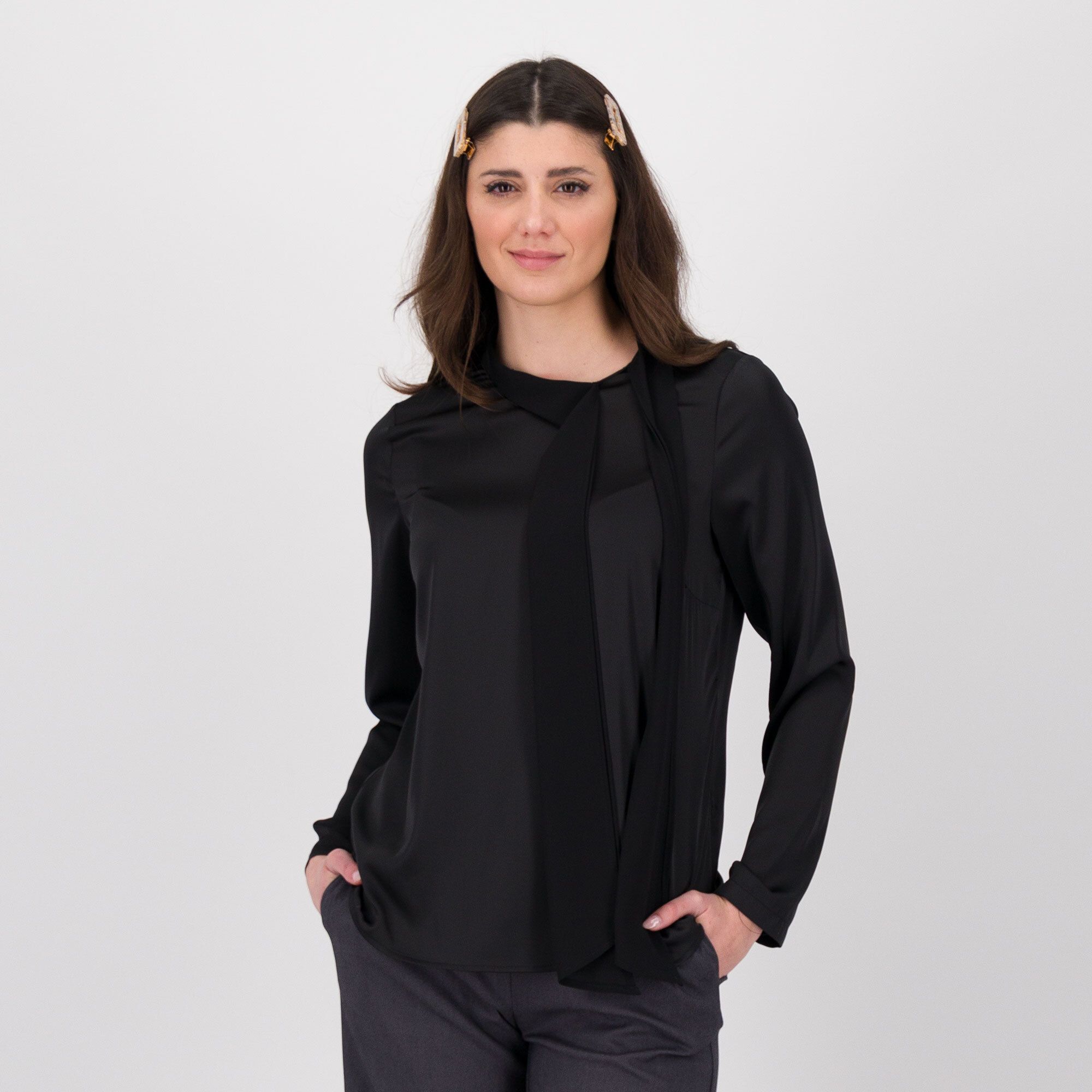 Image of Camicia in raso a maniche lunghe con sciarpina