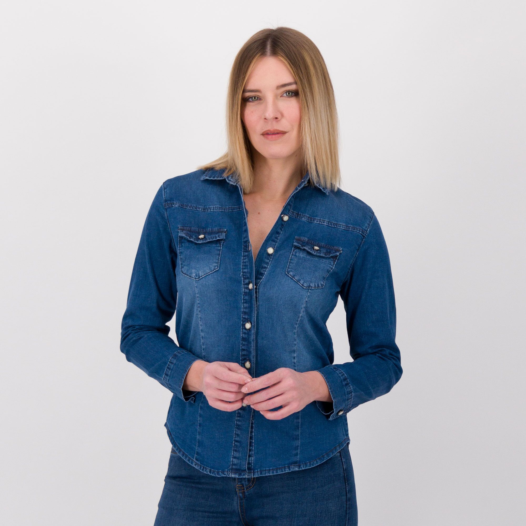 Image of Camicia sciancrata di jeans con maniche lunghe