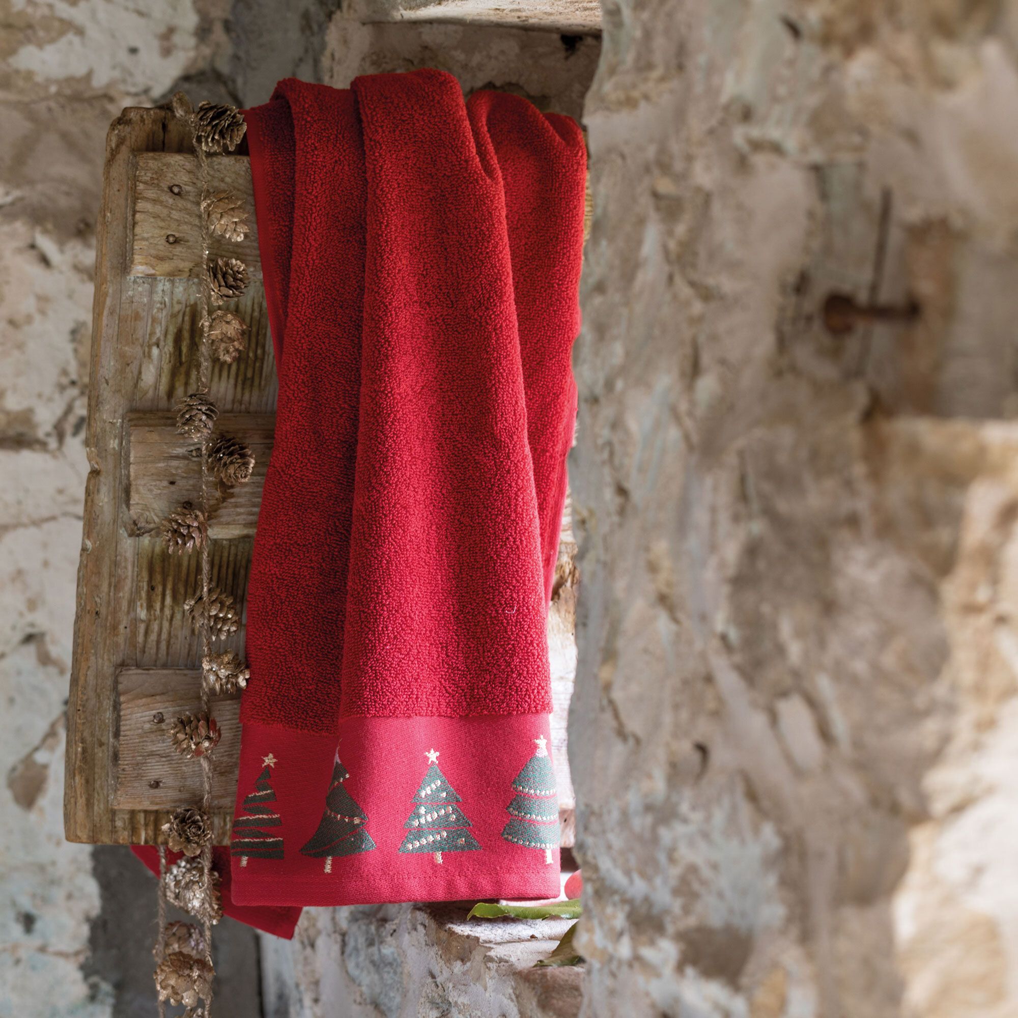 Image of Abete Coppia di asciugamani in cotone con decorazione