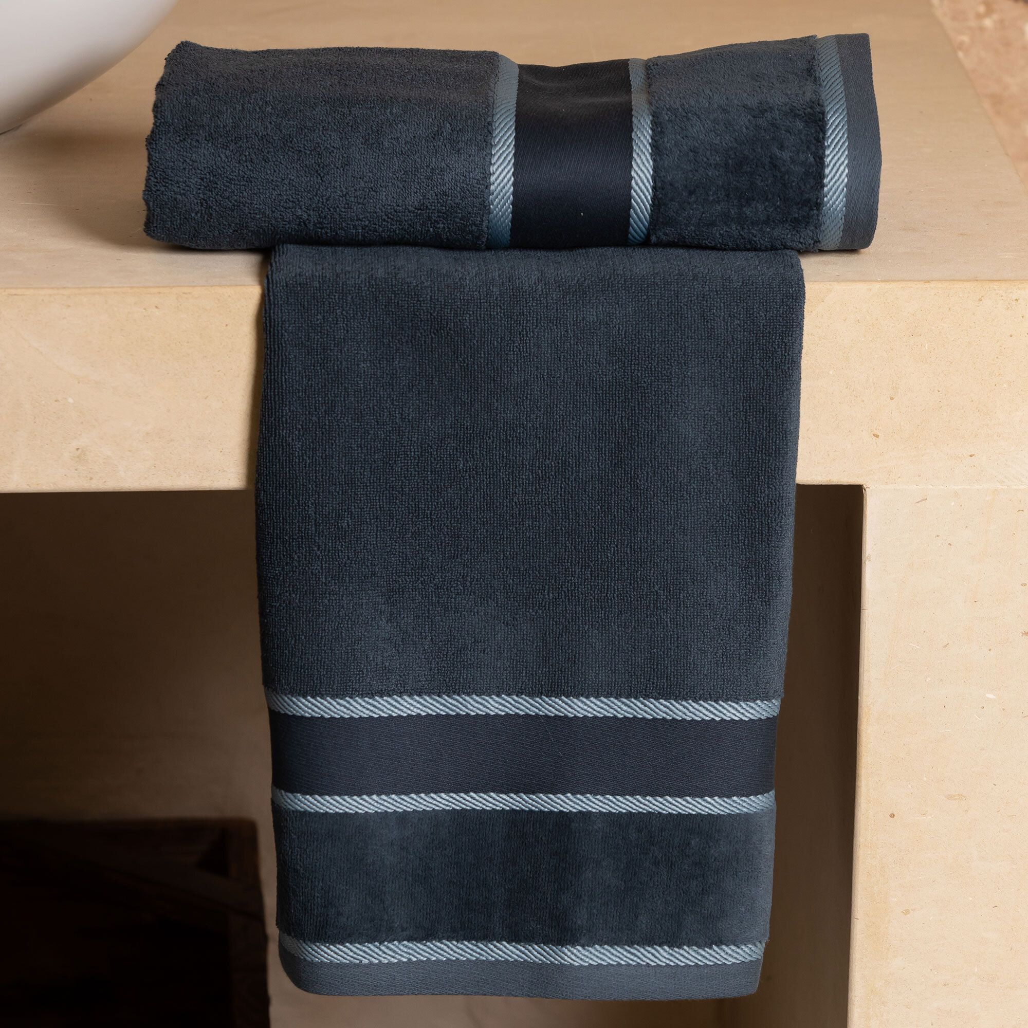 Coppia asciugamani in cotone con bordo a contrasto