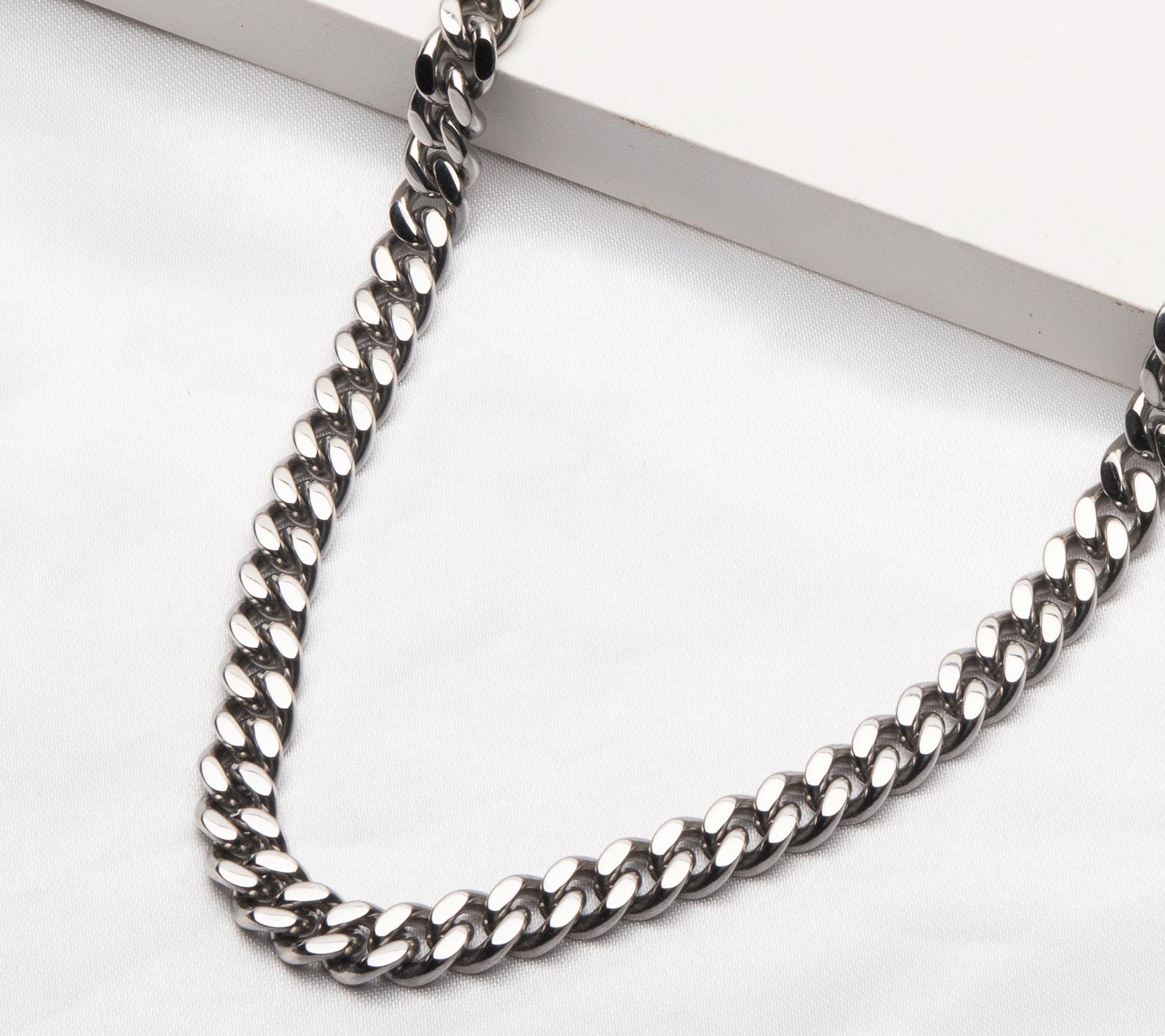 Verve Men's Stainless Steel Bold Curb Link Chain Necklace