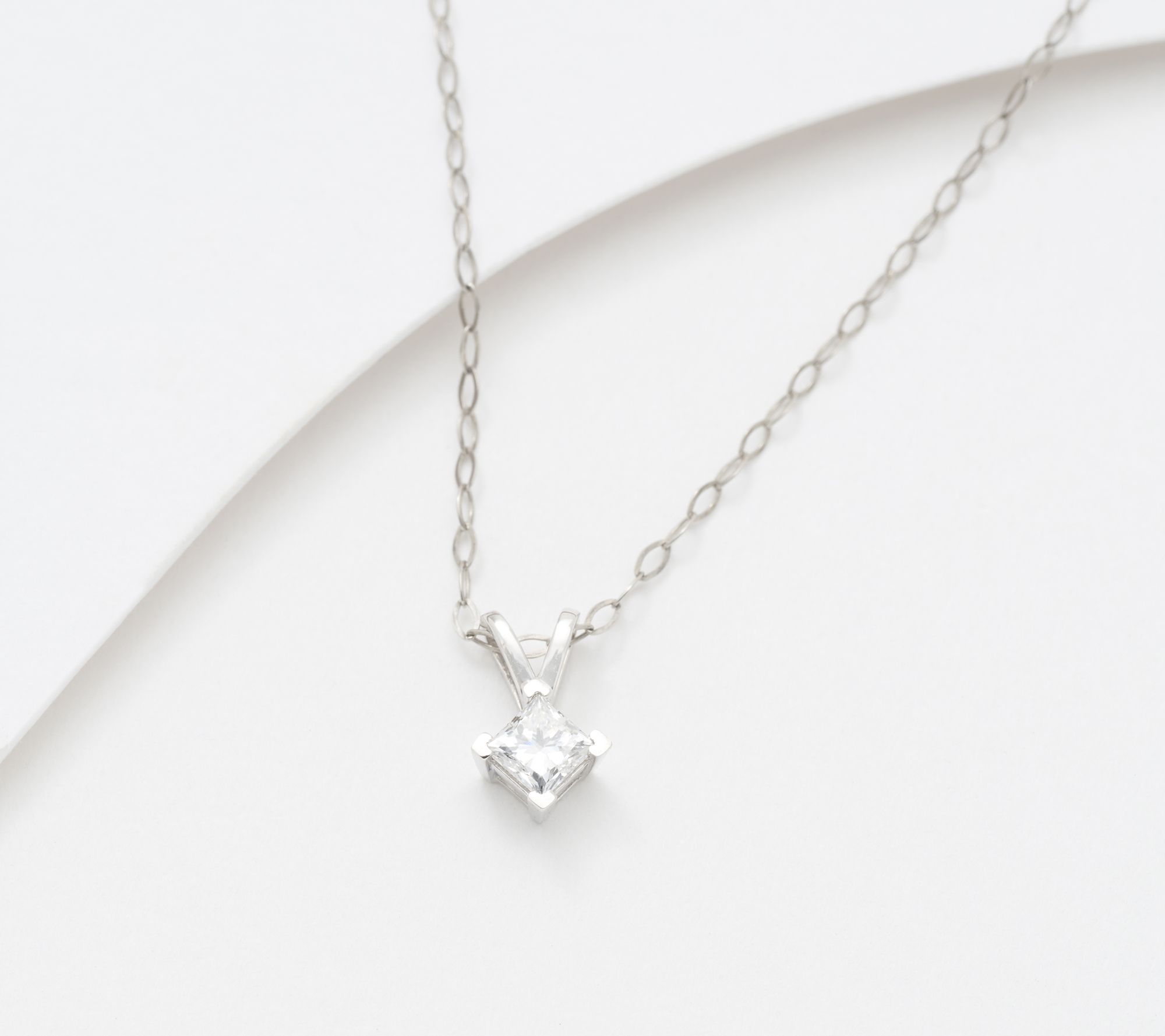 Fire Light Lab Grown Diamond 0.2cttw Pendant w/ 18" Chain, Platinum
