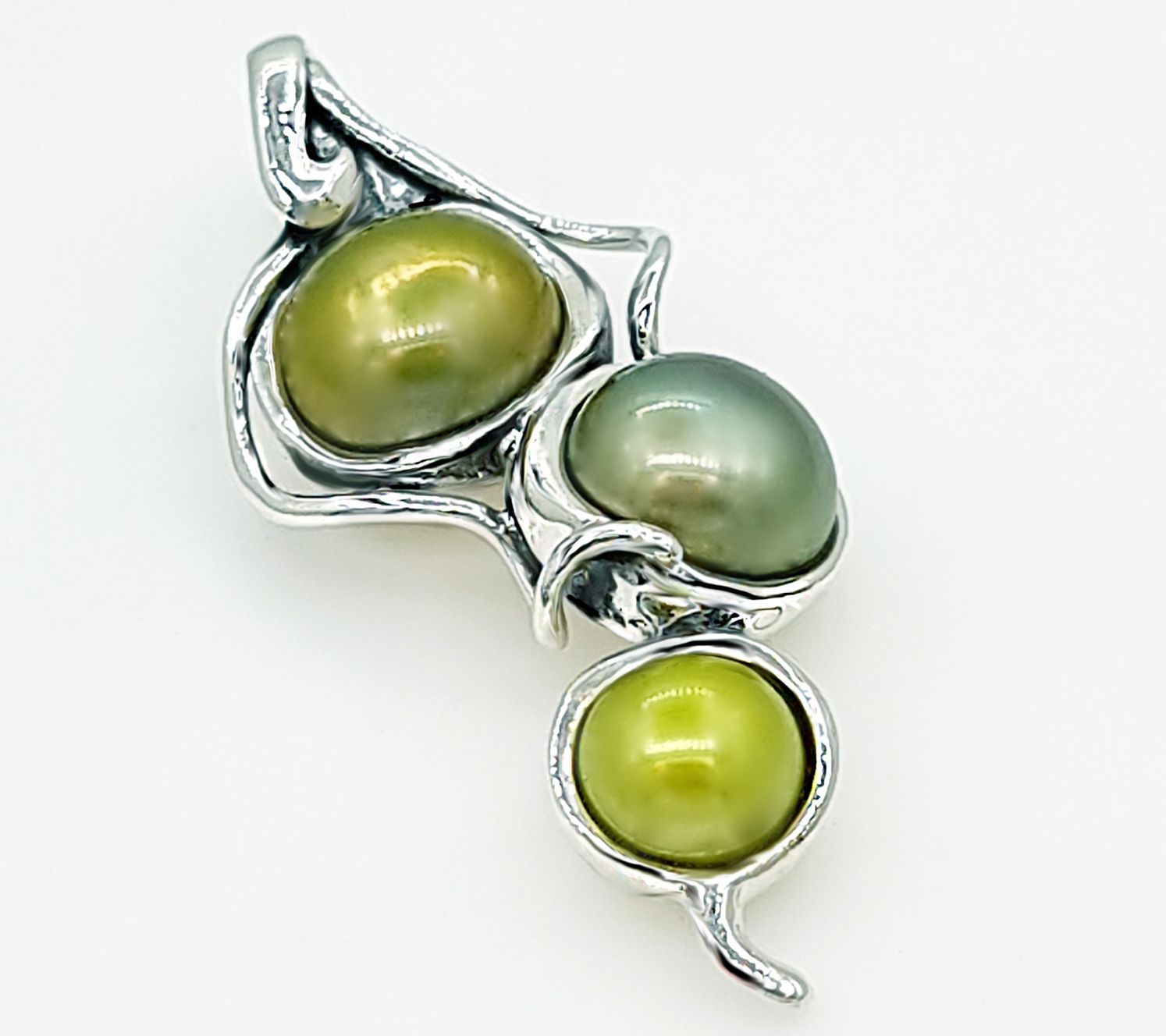 Hagit Sterling Silver Cultured Pearl Pod DesignPendant