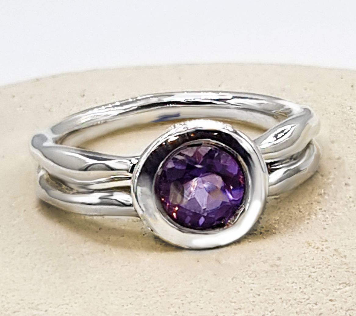 Hagit Sterling Silver Hammered 0.60 cttw Gemsto ne Ring