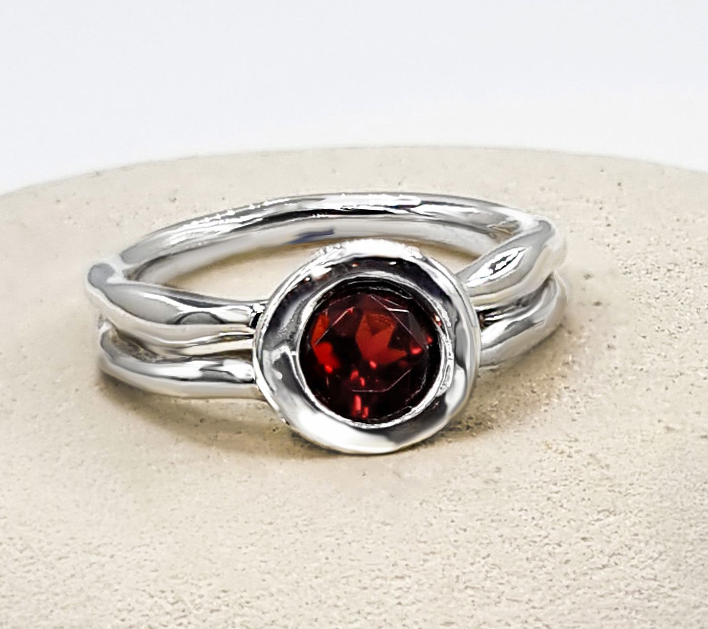 Hagit Sterling Silver Hammered 0.60 cttw Gemsto ne Ring