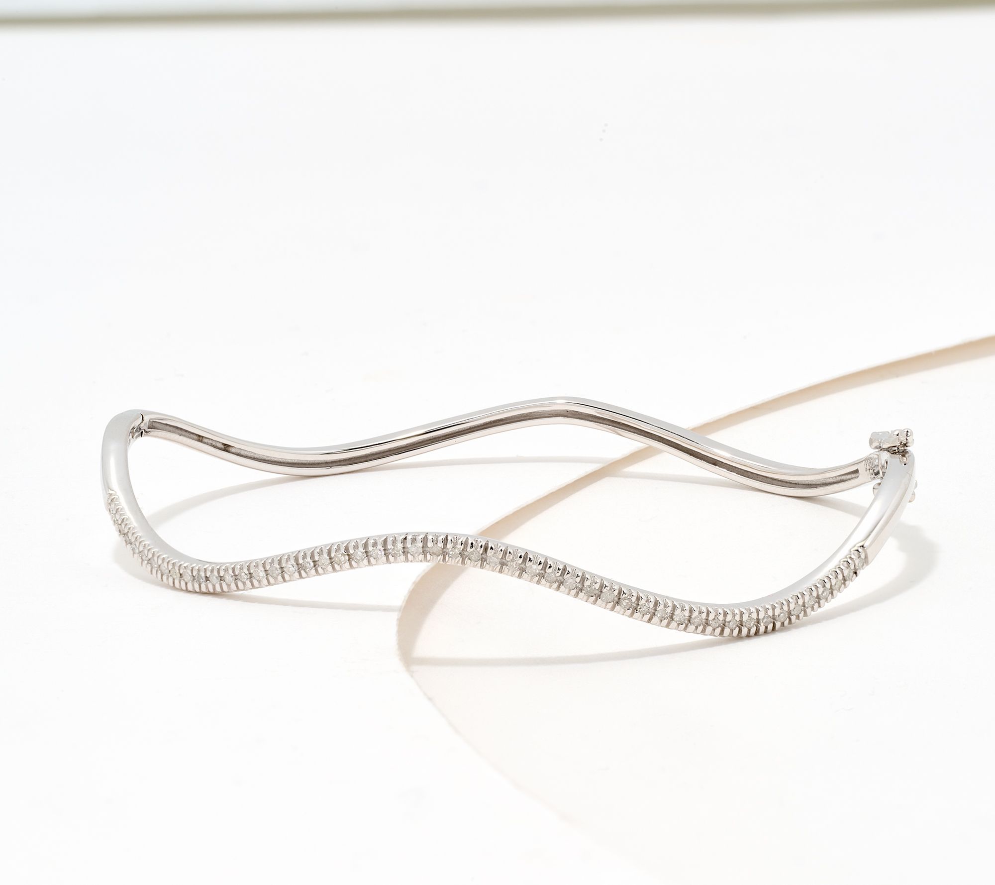 Accents by Affinity Diamonds 0.25 cttw Wave Bangle, Sterl