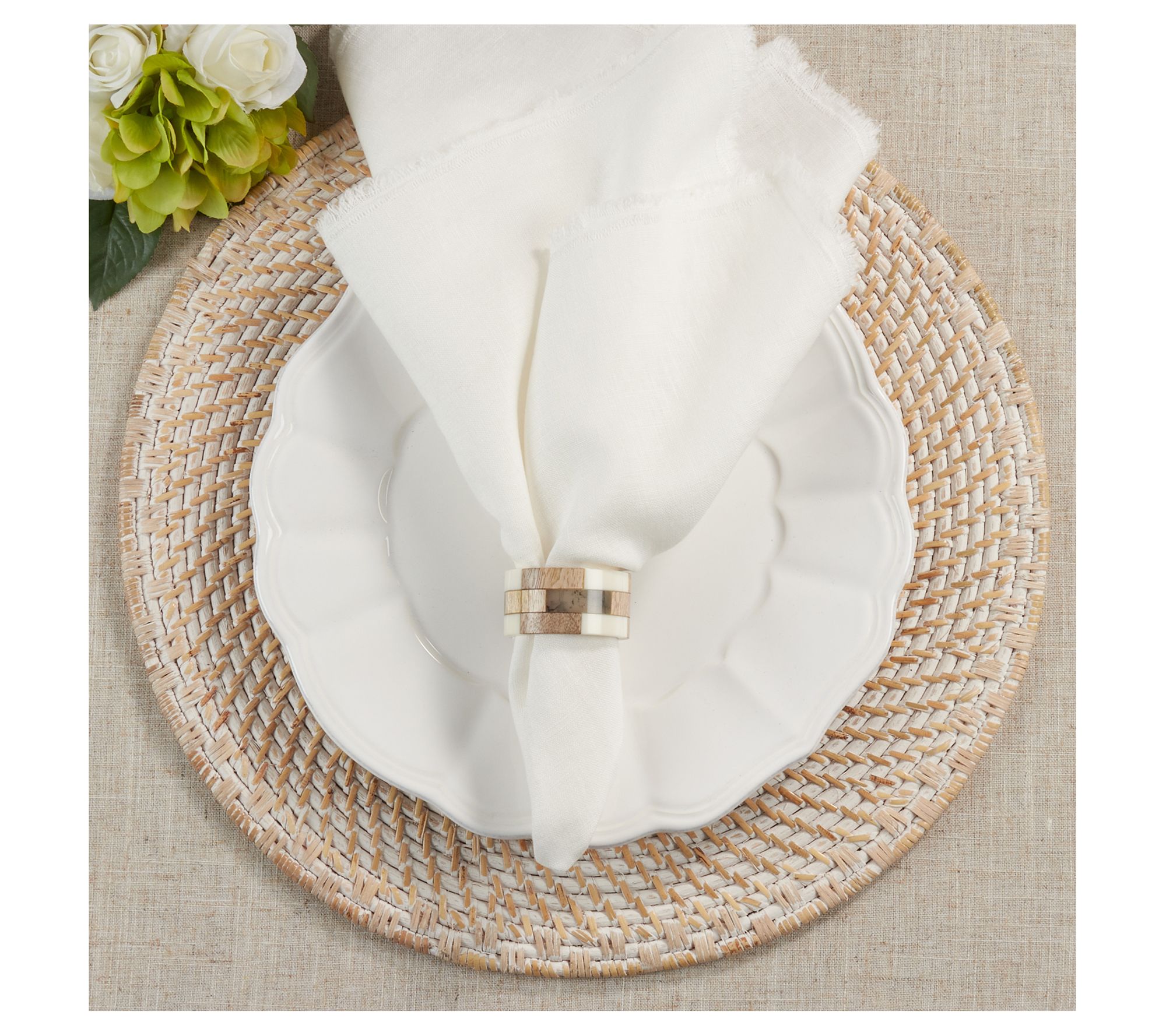 Saro Lifestyle Table Napkin Rings With Rope and Wood Design (Set of 4)