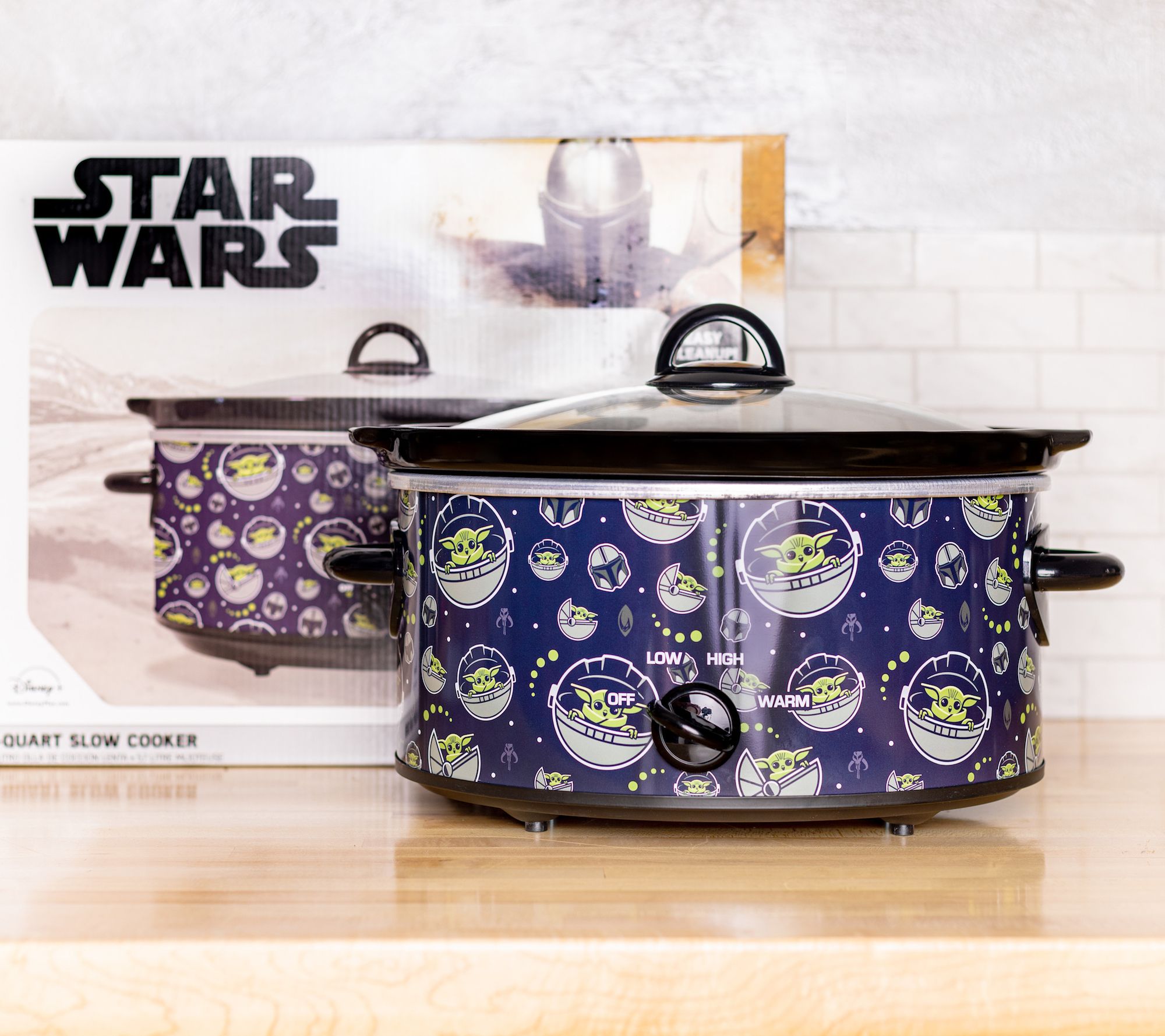  Uncanny Brands Star Wars 2-Quart Slow Cooker- Kitchen