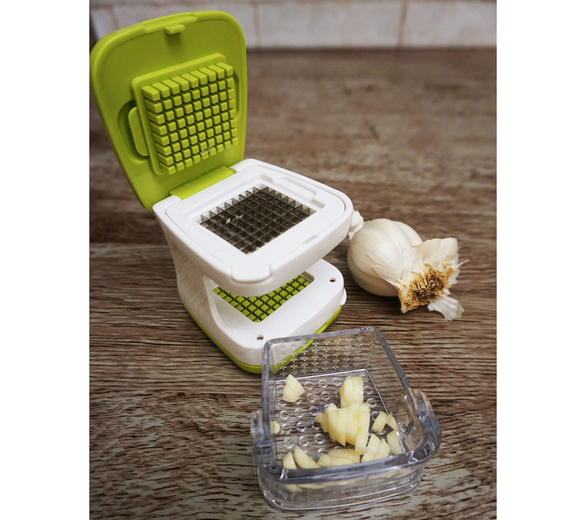 Moha Galien Garlic Press with Cleaning Stopper