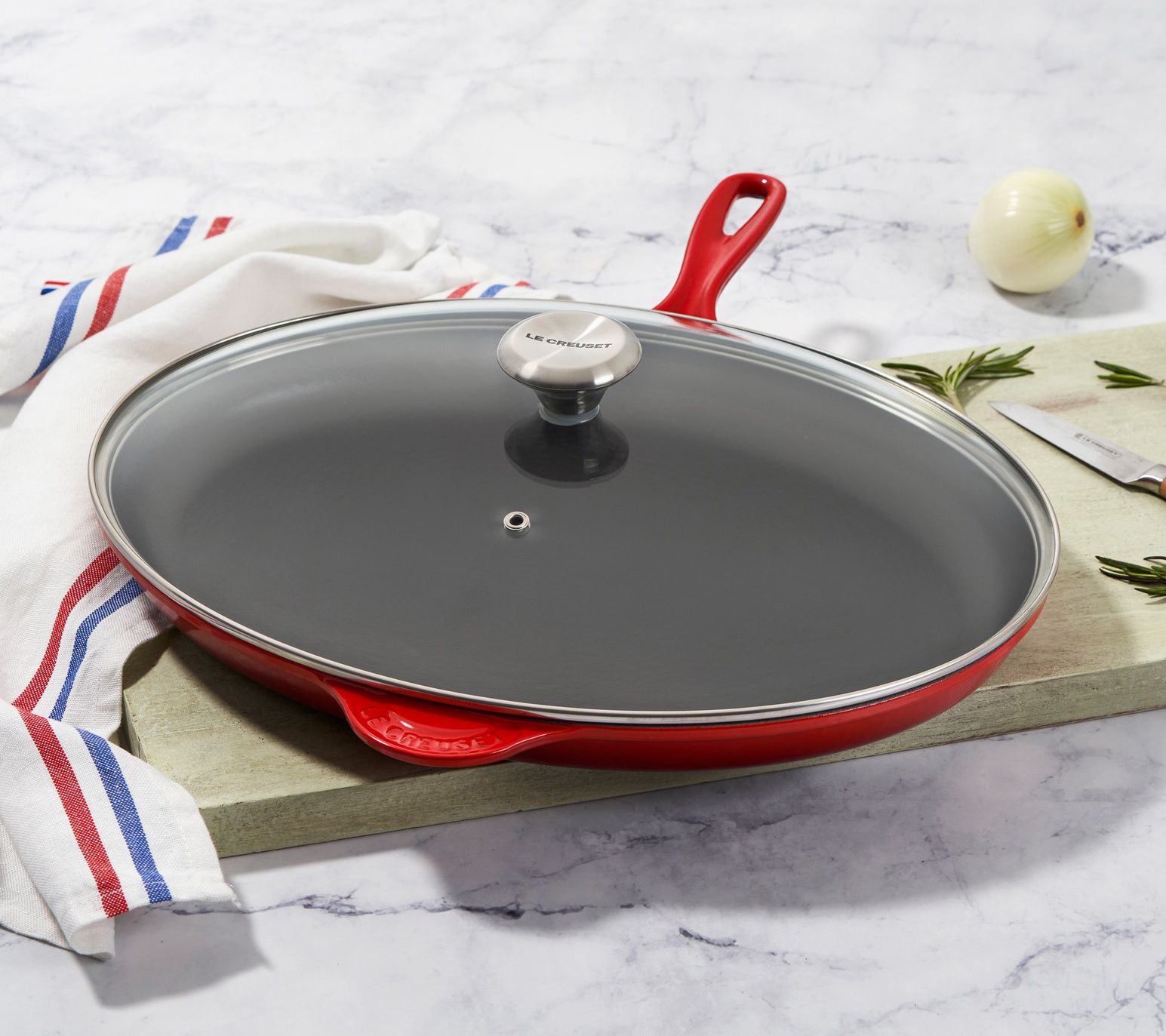 Le Creuset 15.75" Classic Oval Skillet with Gla ss Lid